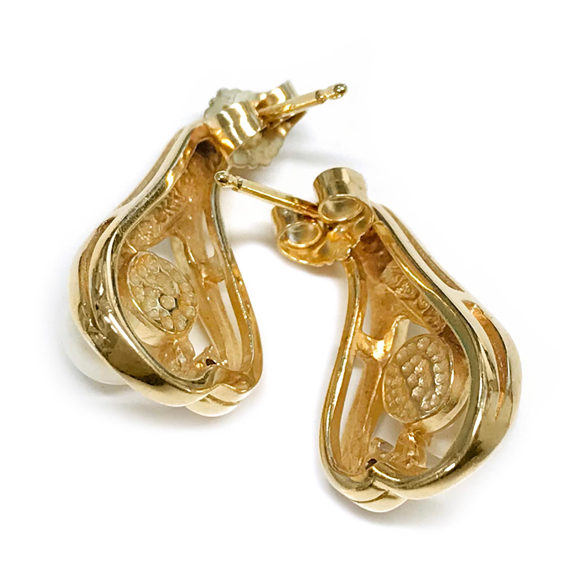 Yellow Gold Freshwater Pearl Diamond Earrings In Good Condition For Sale In Palm Desert, CA