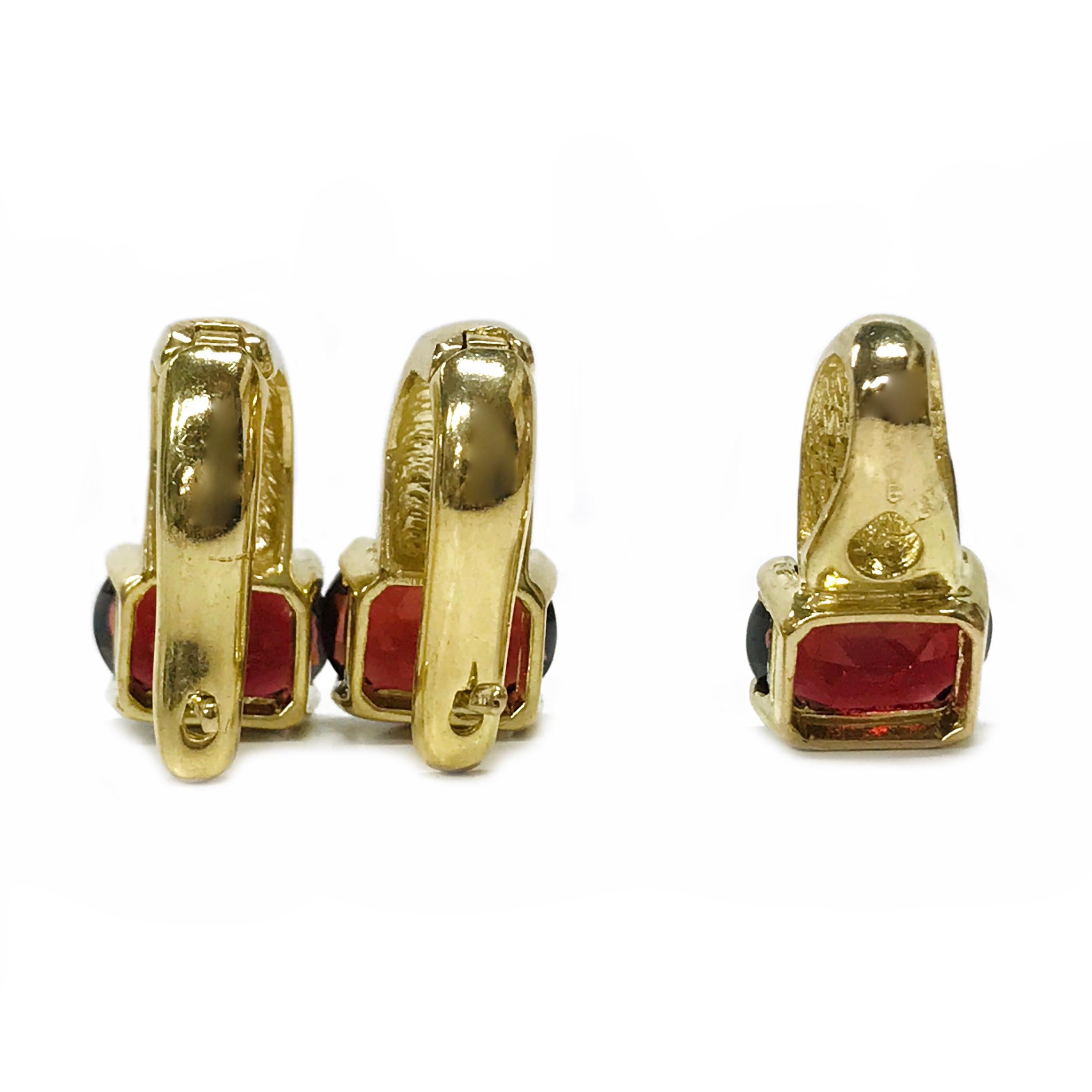 Set aus 18 Karat Granat-Tropfen-Ohrringen mit Anhänger (Ovalschliff) im Angebot