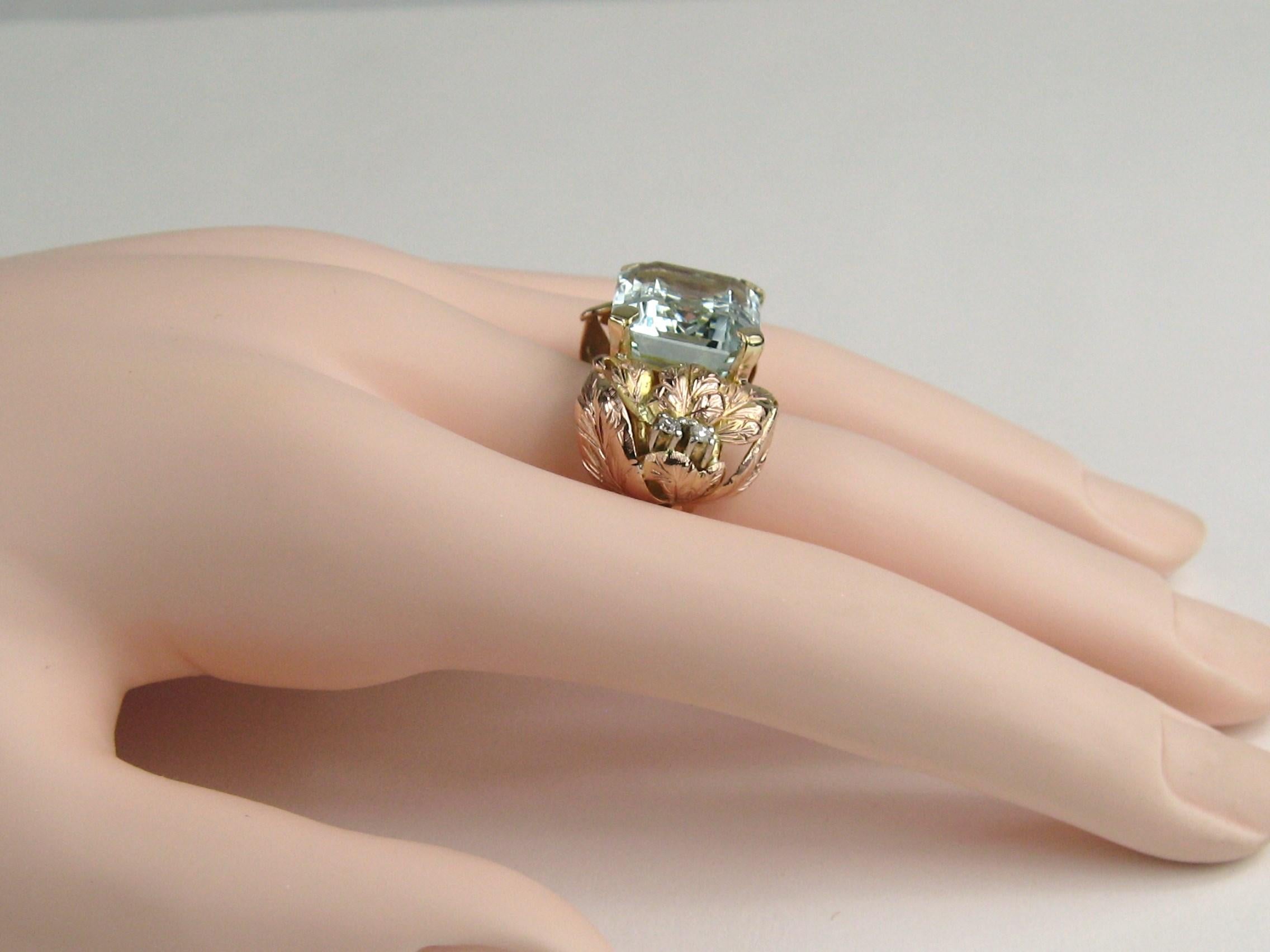 Women's or Men's 14 Karat Gold 13.75 Carat Emerald Cut Aquamarine Diamond Cocktail Ring For Sale
