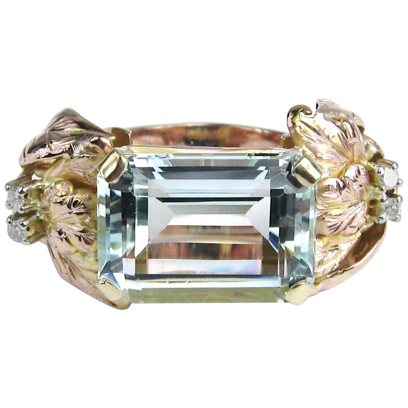 14 Karat Gold 13.75 Carat Emerald Cut Aquamarine Diamond Cocktail Ring For Sale