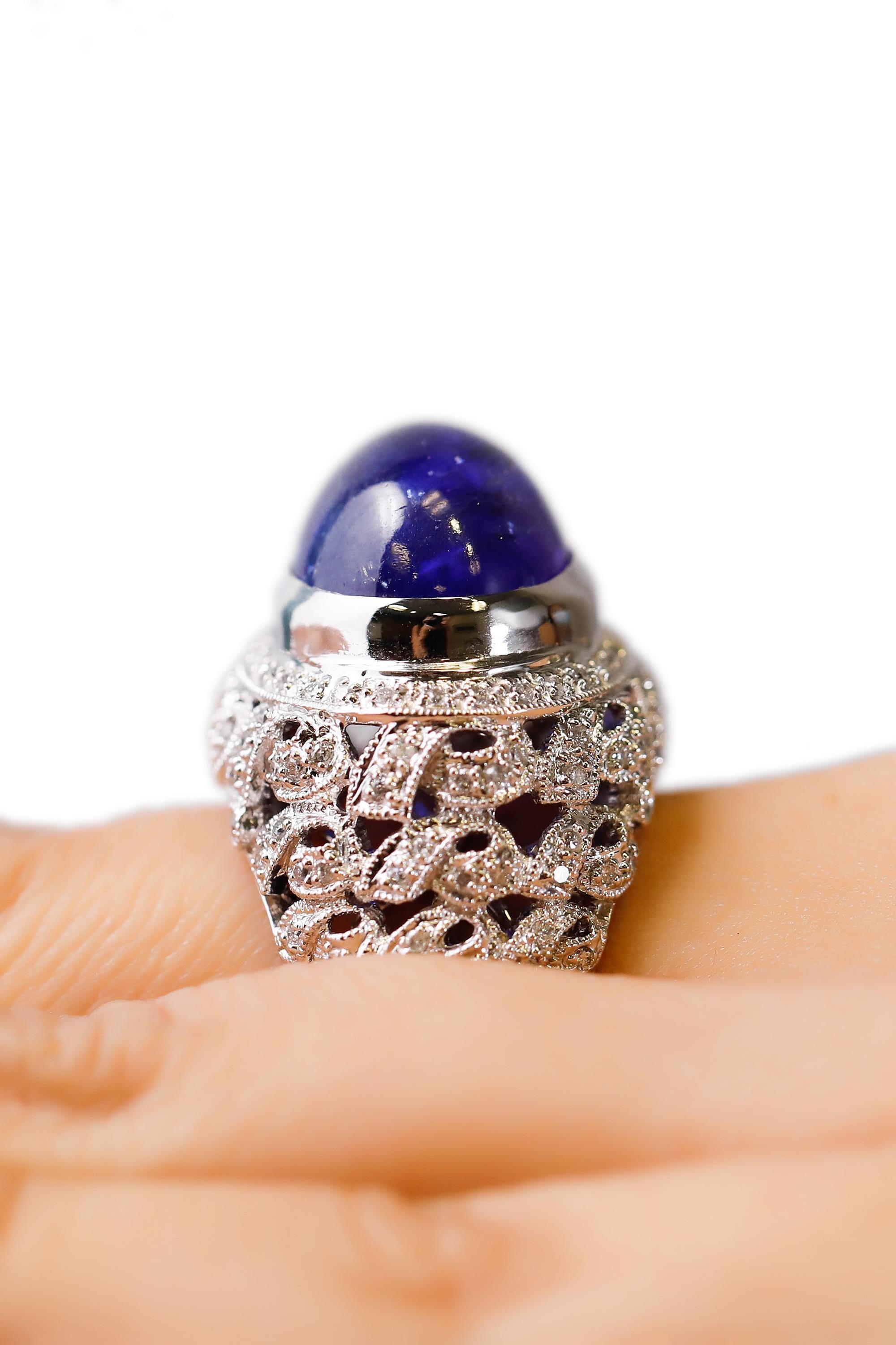 14 Karat White Gold 14 Carat Tanzanite 1.3 Ct Diamond Round Dome Cocktail Ring In New Condition For Sale In New York, NY