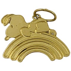 14 Karat Gold 1958 United Feature Syndicate Snoopy on Rainbow Charm Pendant