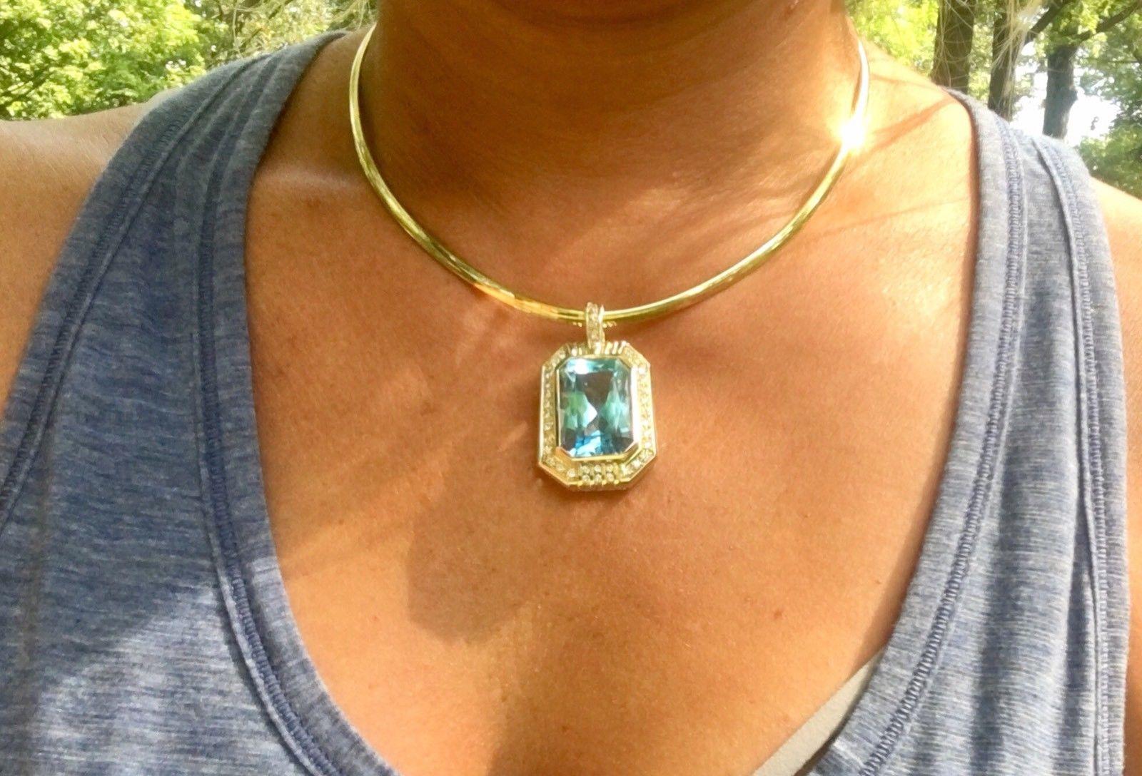 14 Karat Gold 20 Carat Blue Topaz VS Diamond Necklace Pendant In Excellent Condition For Sale In Shaker Heights, OH