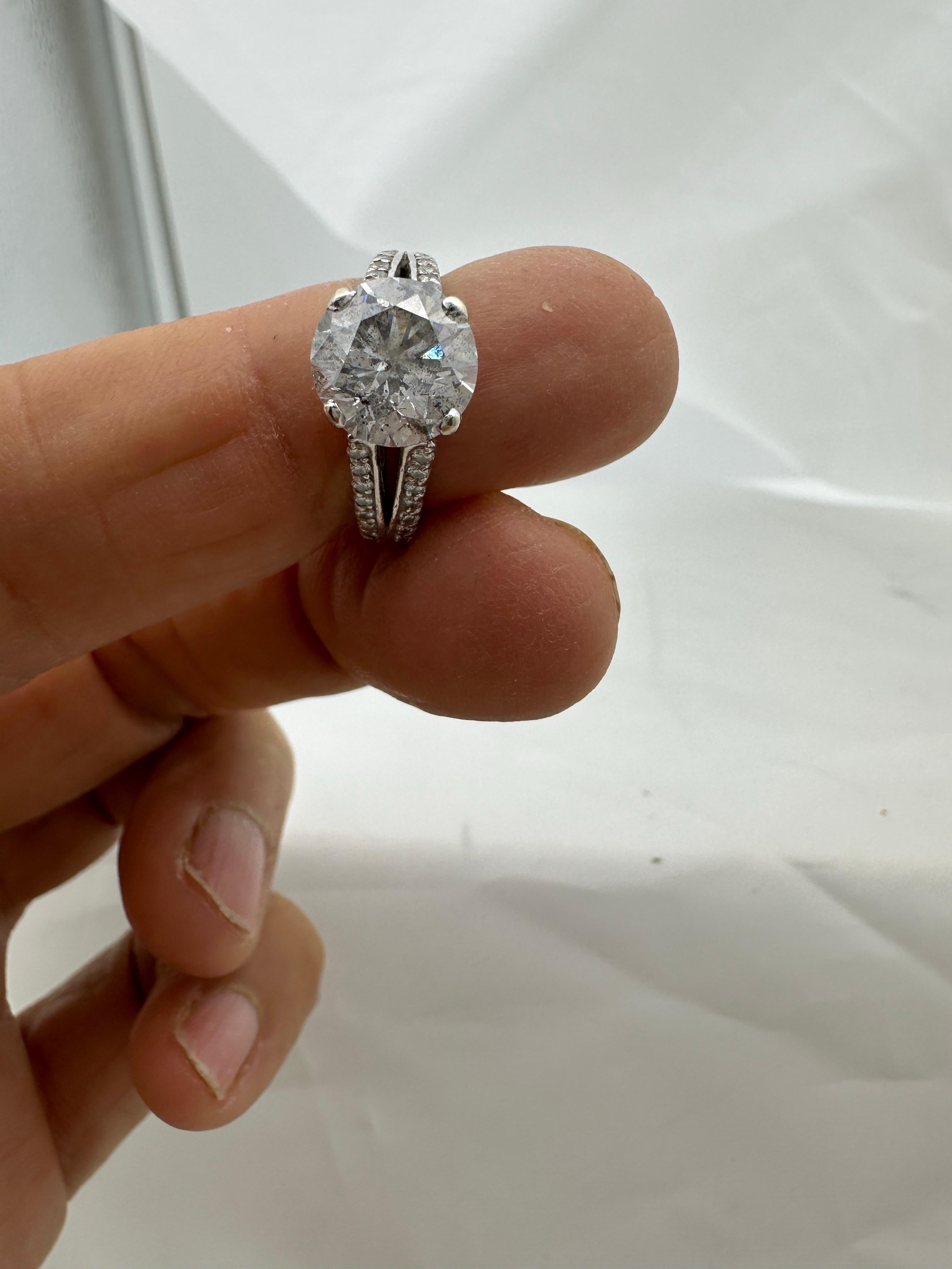 Contemporaneo Anello di fidanzamento solitario in oro 14 carati da 2,95 carati con diamante rotondo 3,31ctw in vendita