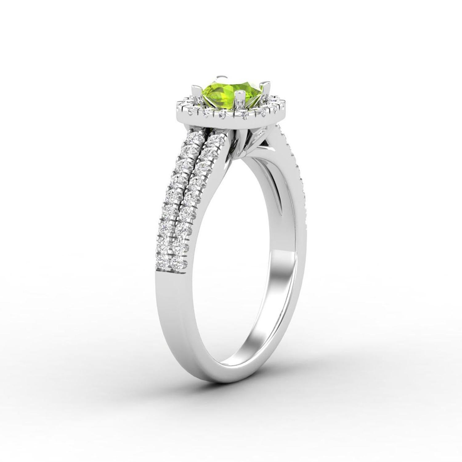 14 Karat Gold 5 MM Green Peridot Ring / Round Diamond Ring / Solitaire Ring In New Condition For Sale In Jaipur, RJ