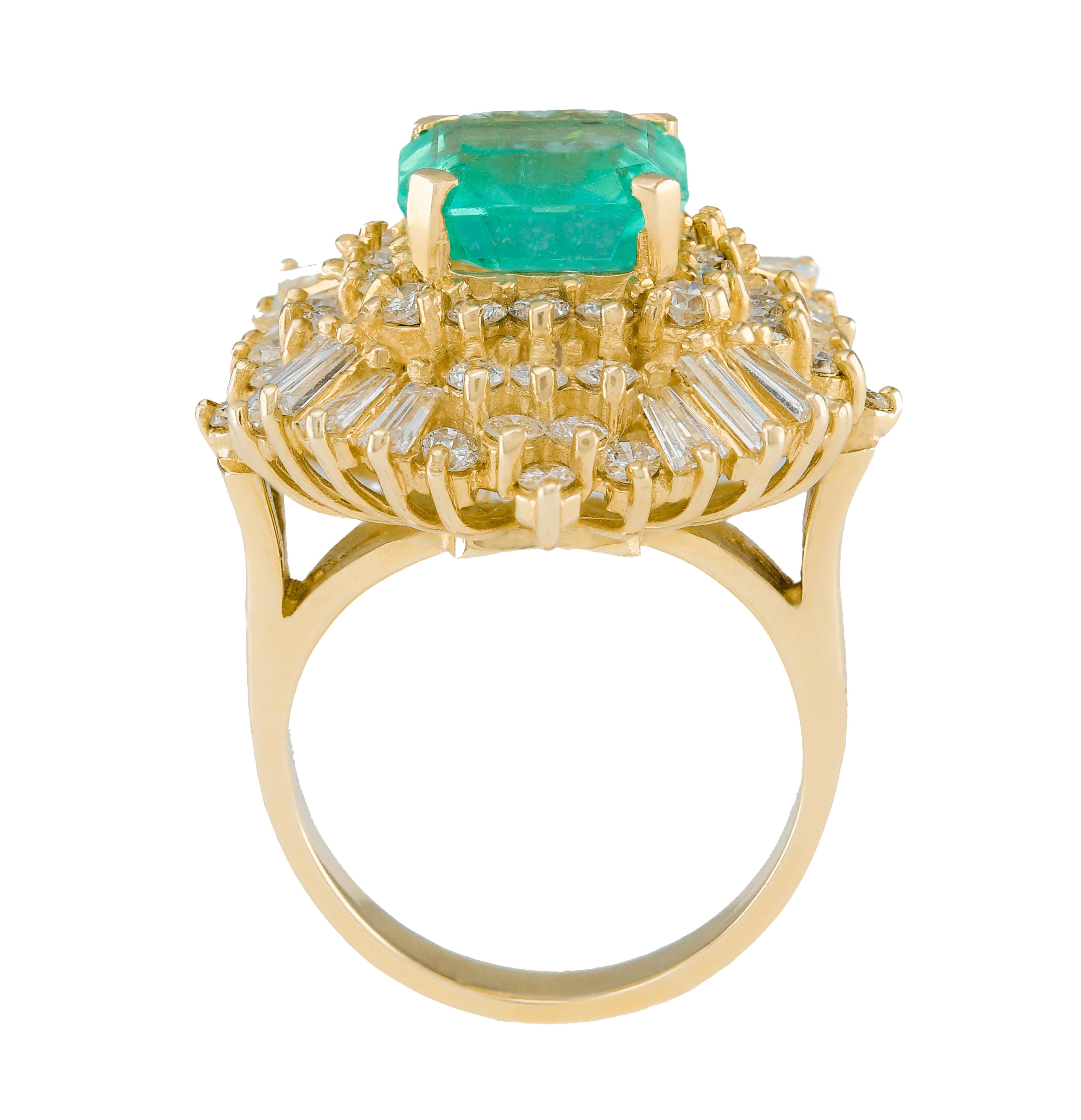 bague cocktail Ballerine en or 14k avec diamants et émeraudes de 6.0 ct
L'anneau spécial est ancien et pourtant tout neuf. Cette pièce est un ancien stock d'un bijoutier qui était un grossiste et un importateur de bijoux fins haut de gamme.