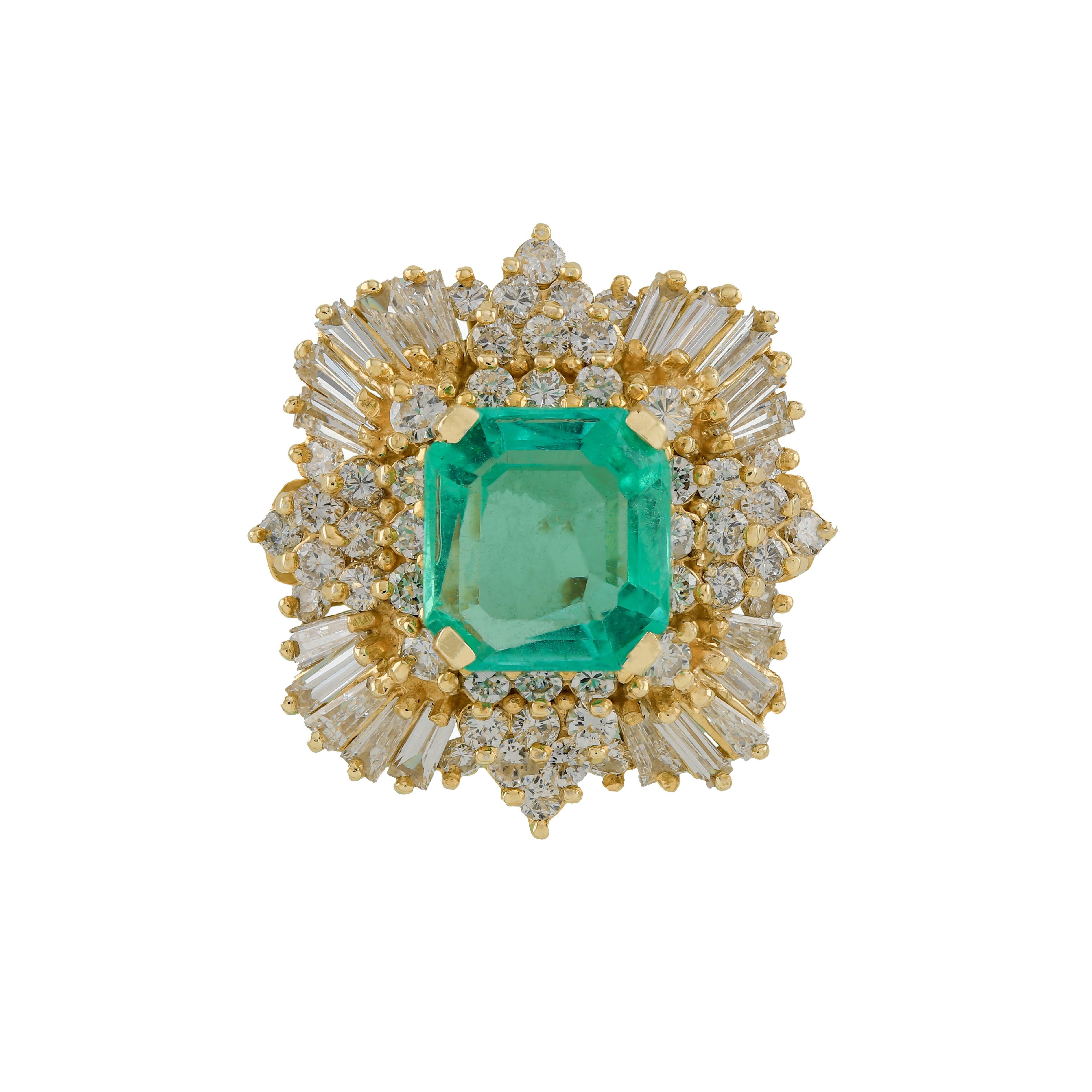 Bague cocktail ballerine en or 14 carats avec diamants et émeraude de 6,0 carats Pour femmes en vente
