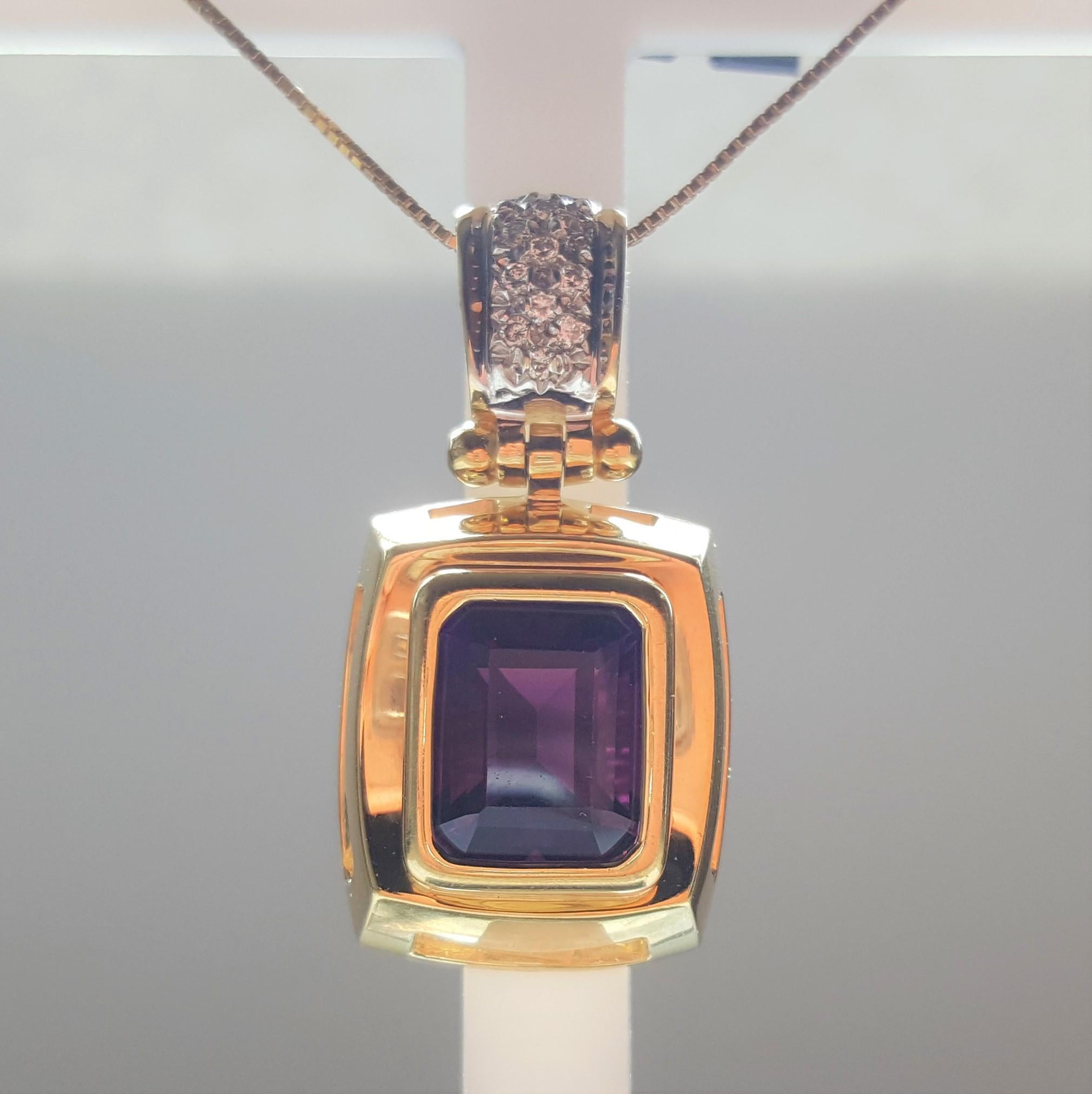 14 Karat Gold Amethyst Diamond Pendant, Like New Condition, Vibrant Purple In Good Condition For Sale In Rancho Santa Fe, CA