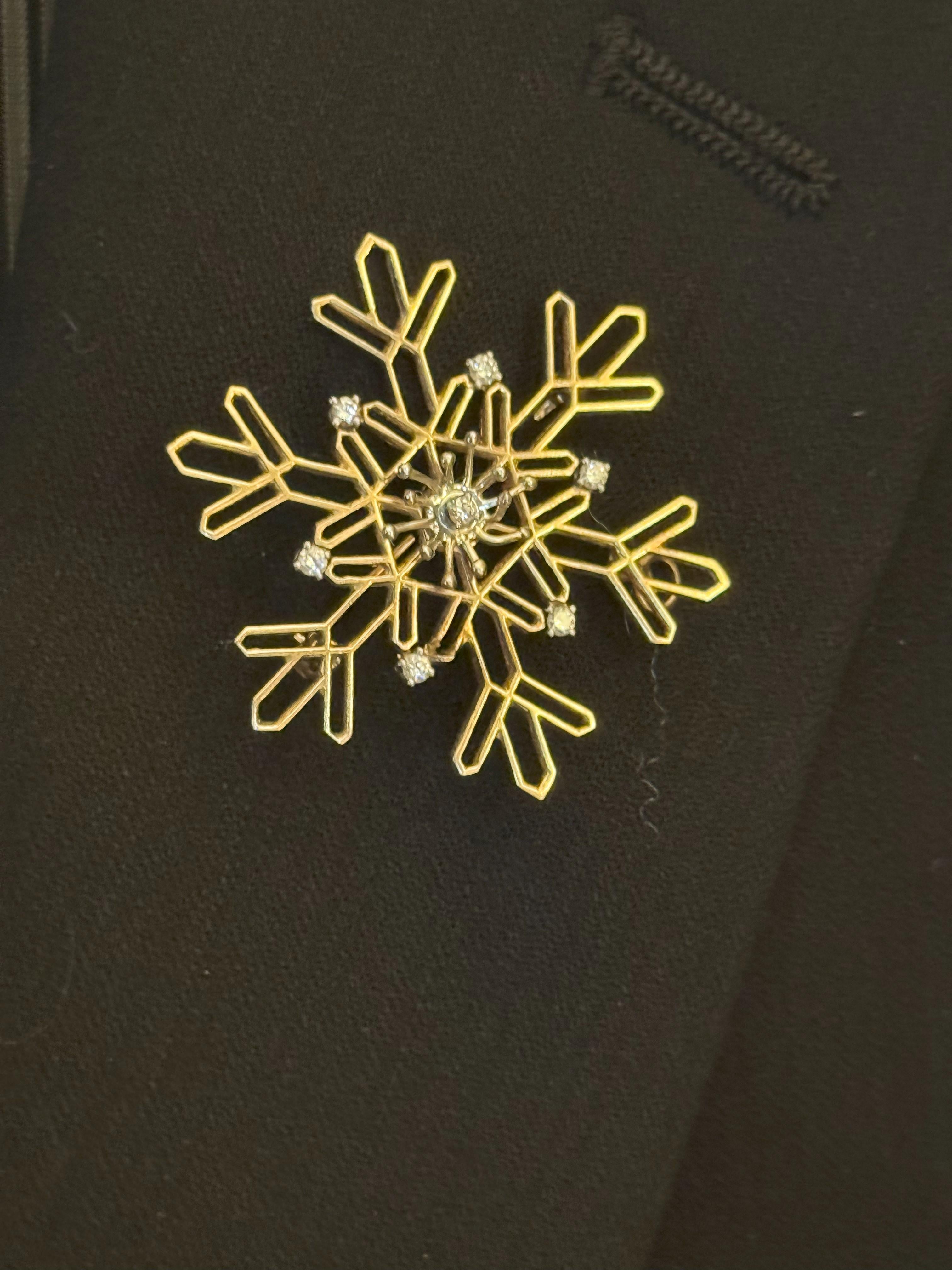 Brilliant Cut 14 Karat Gold  and Diamond Snowflake Pin For Sale