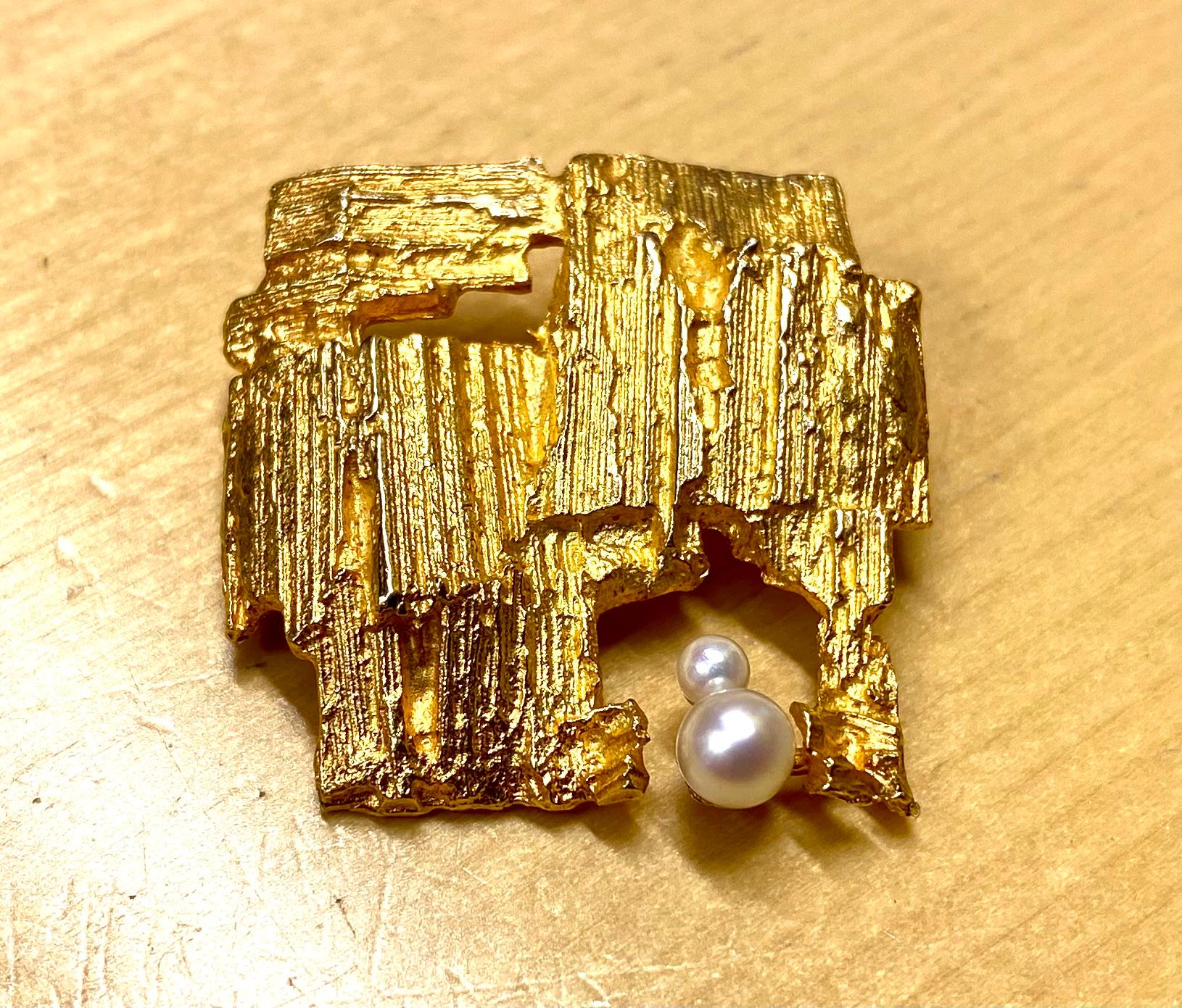 Modernist 14 Karat Gold and Pearl Brooch Björn Weckström Etydi For Sale