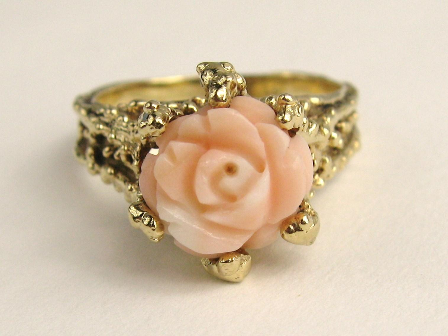 14 Karat Gold Angel Coral Ring Rose Flower Ring In Good Condition For Sale In Wallkill, NY
