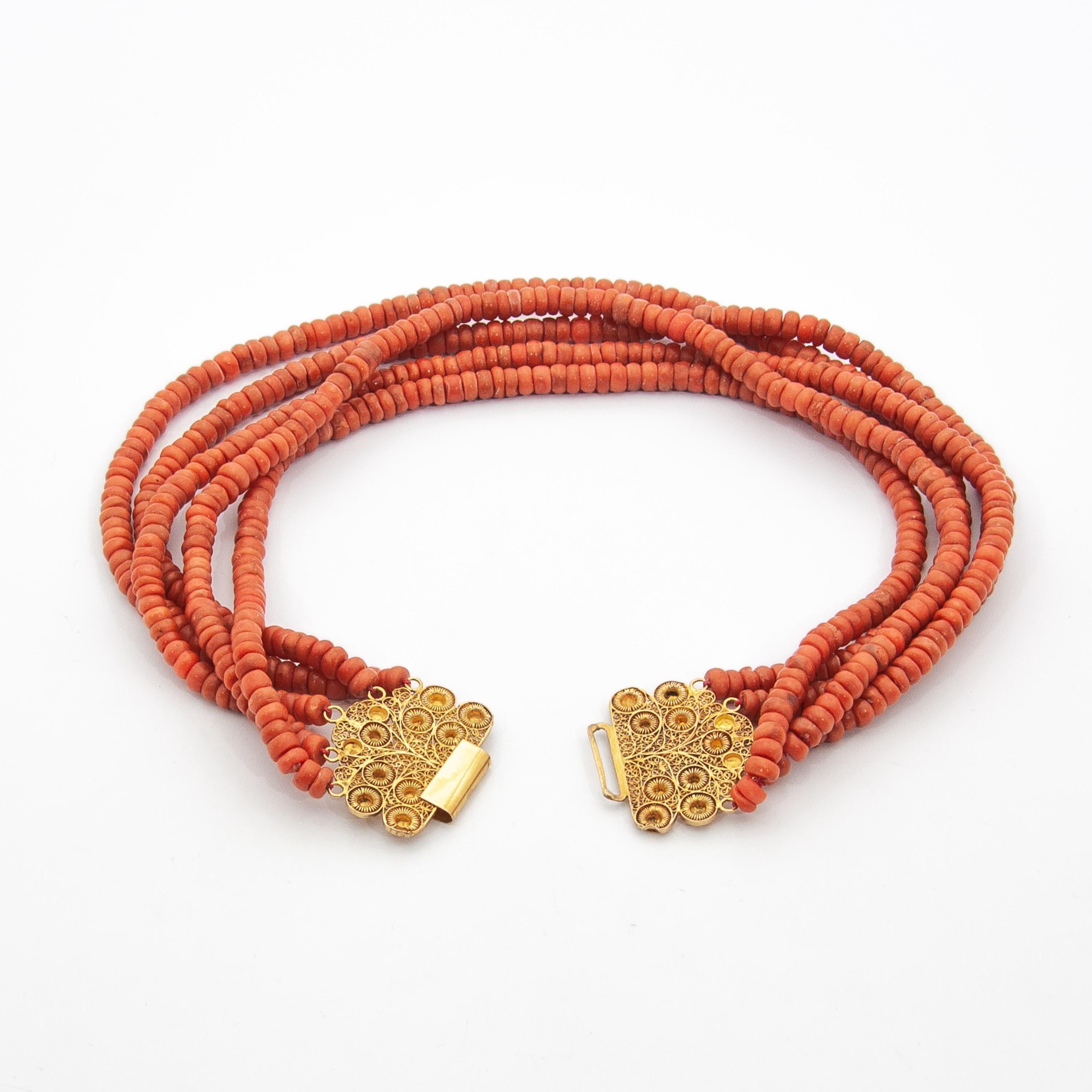 Antique Natural Coral Multi-Strand Beaded Necklace, Netherlands In Good Condition For Sale In Rotterdam, NL