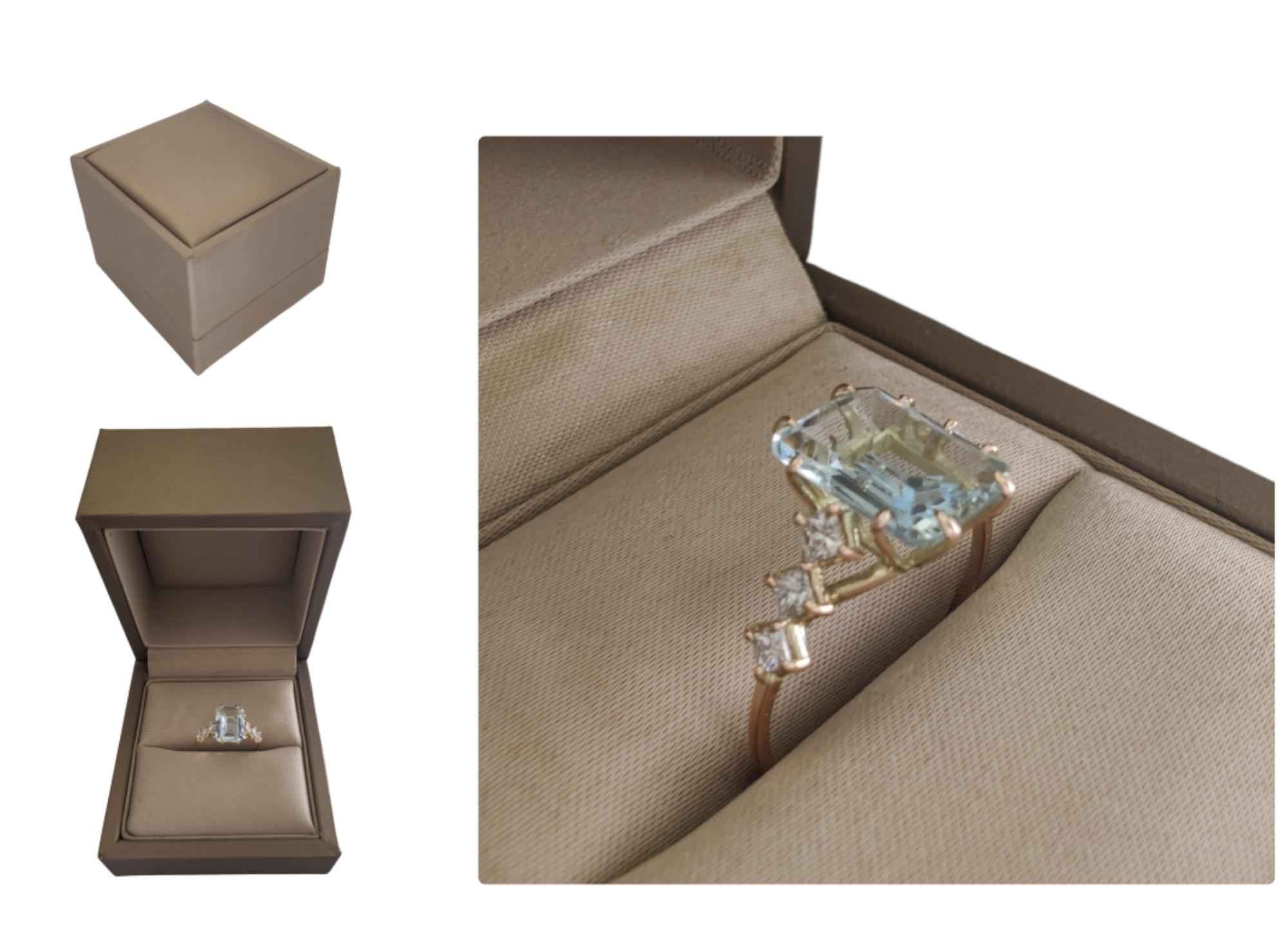 14 Karat Gold Aquamarine and Diamonds Engagement Ring for Women For Sale 6