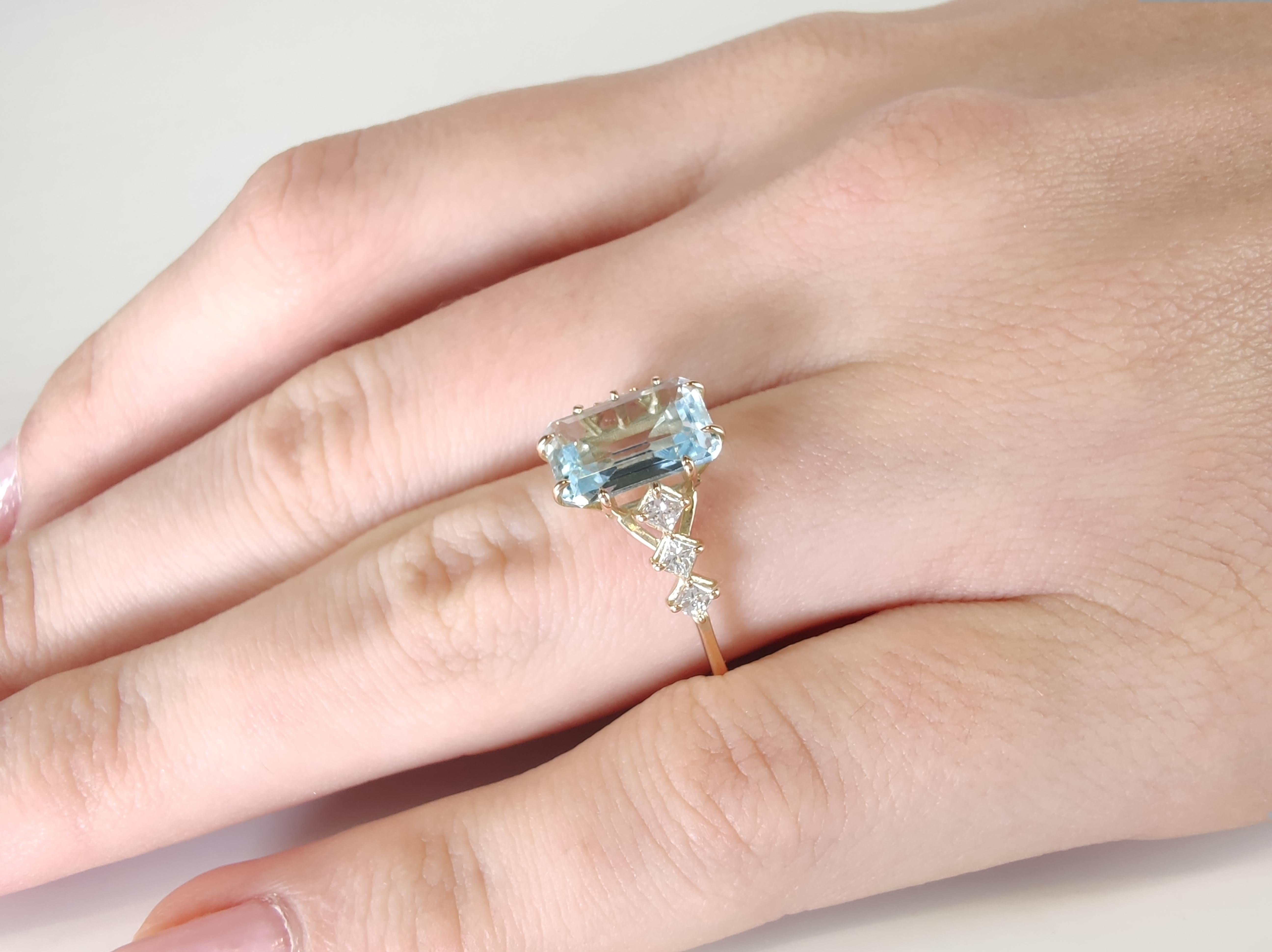 Discover timeless elegance with our meticulously handcrafted women's ring—a unique masterpiece perfect for weddings, engagements, proposals, or special gifts. This handmade ring features a stunning central aquamarine, expertly claw-set and framed by