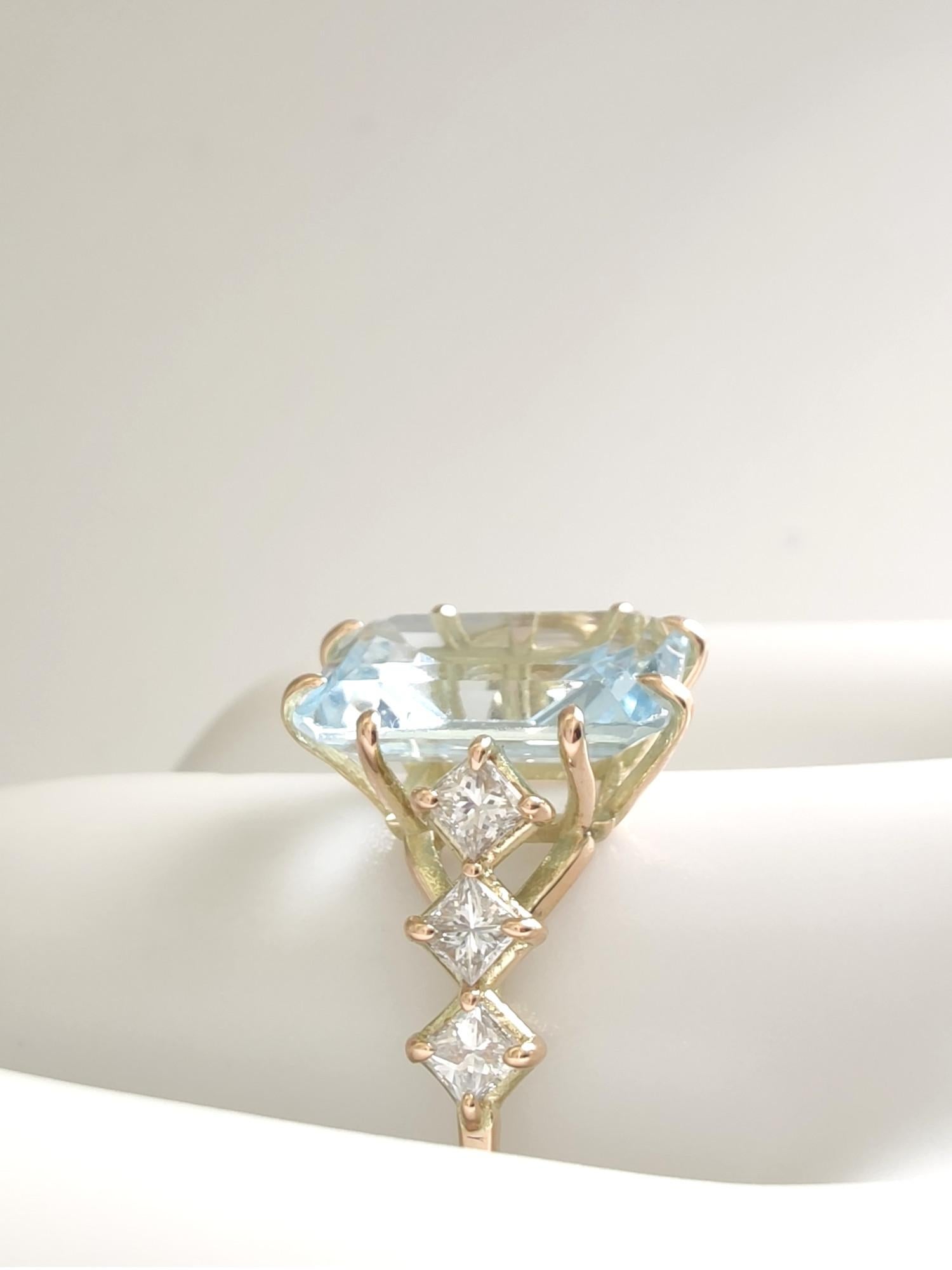 Emerald Cut 14 Karat Gold Aquamarine and Diamonds Engagement Ring for Women For Sale