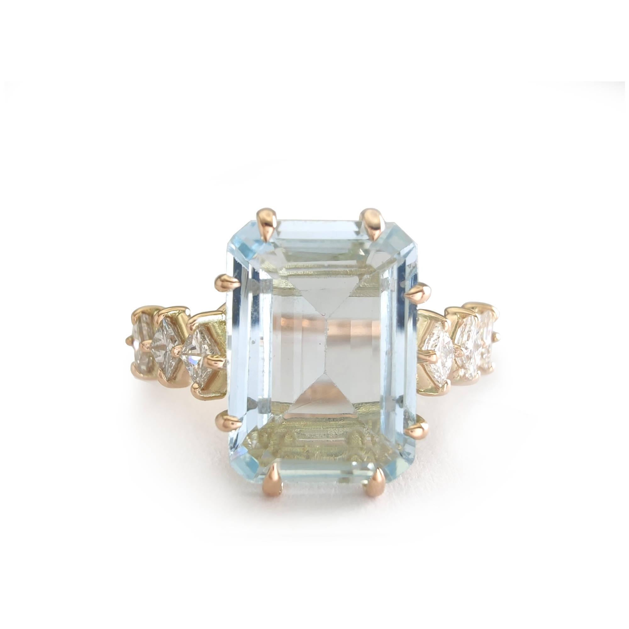 Women's 14 Karat Gold Aquamarine and Diamonds Engagement Ring for Women For Sale