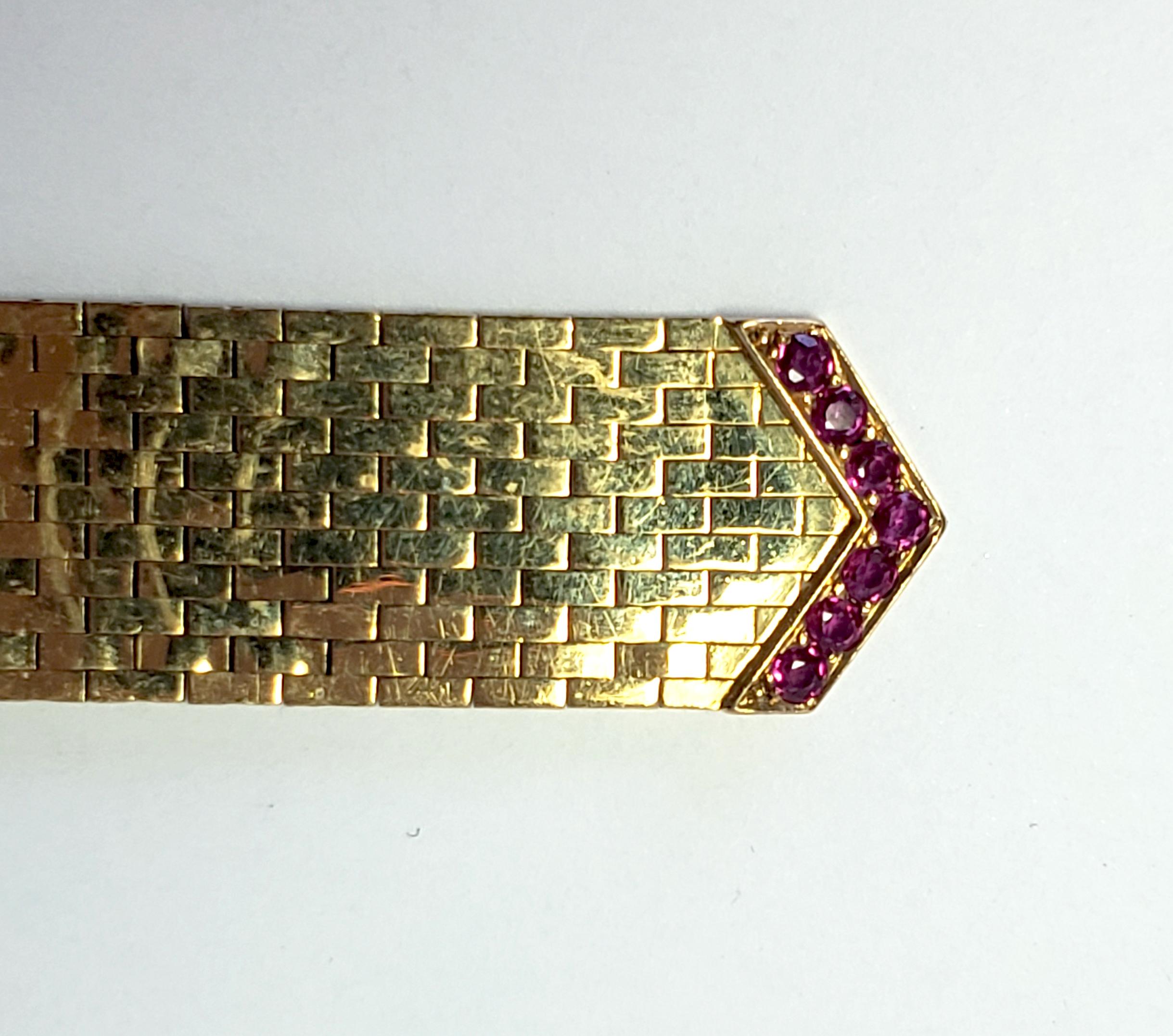 14 Karat Gold Art Deco Flexible Band Buckle Bracelet with Diamond and Ruby Clasp In Excellent Condition For Sale In West Hollywood, CA
