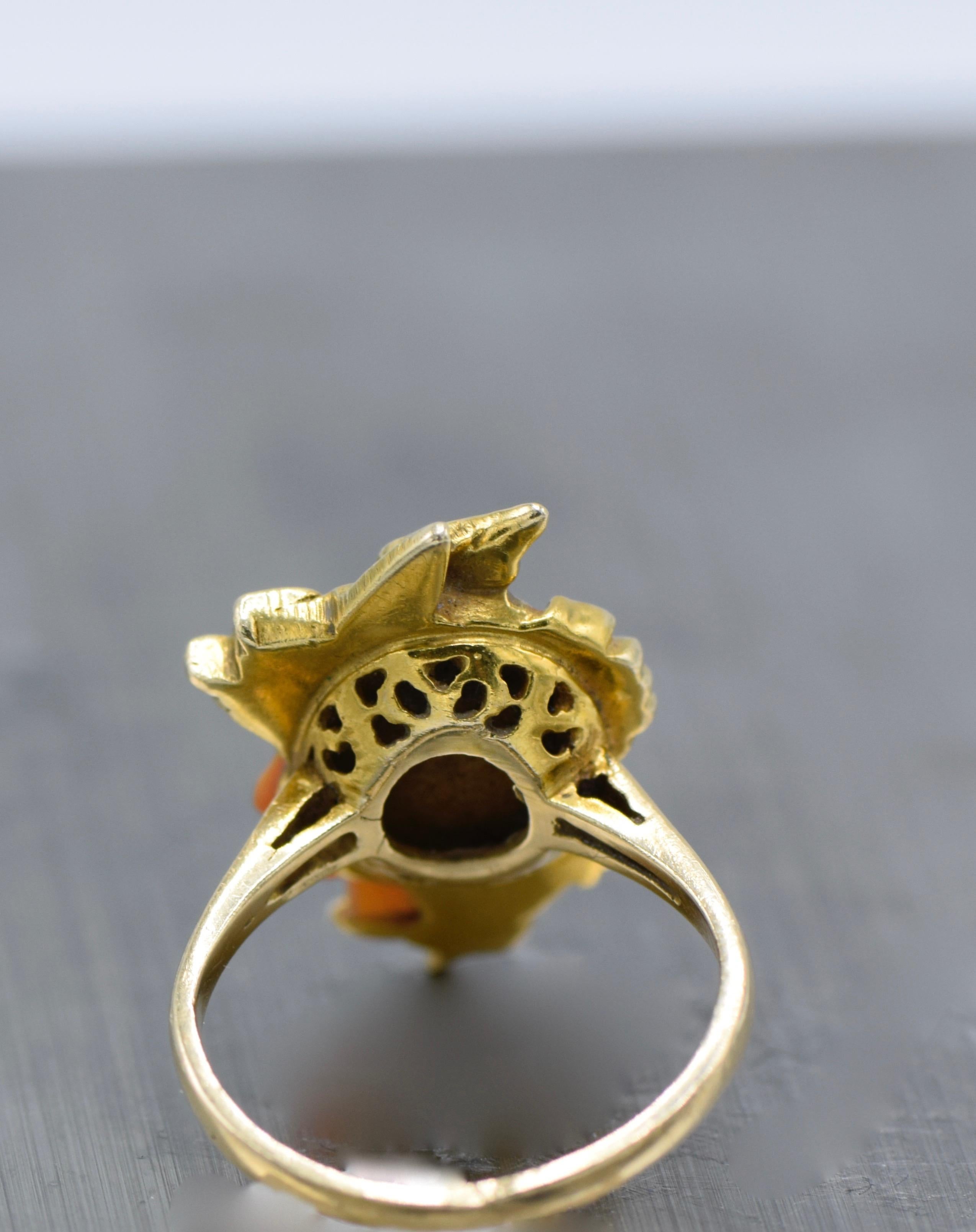 14K Gold art nouveau lady face shell diamond ring 

Diamond weight: 0.5

Size: 7.25

Face length: 23mmx 12mm 