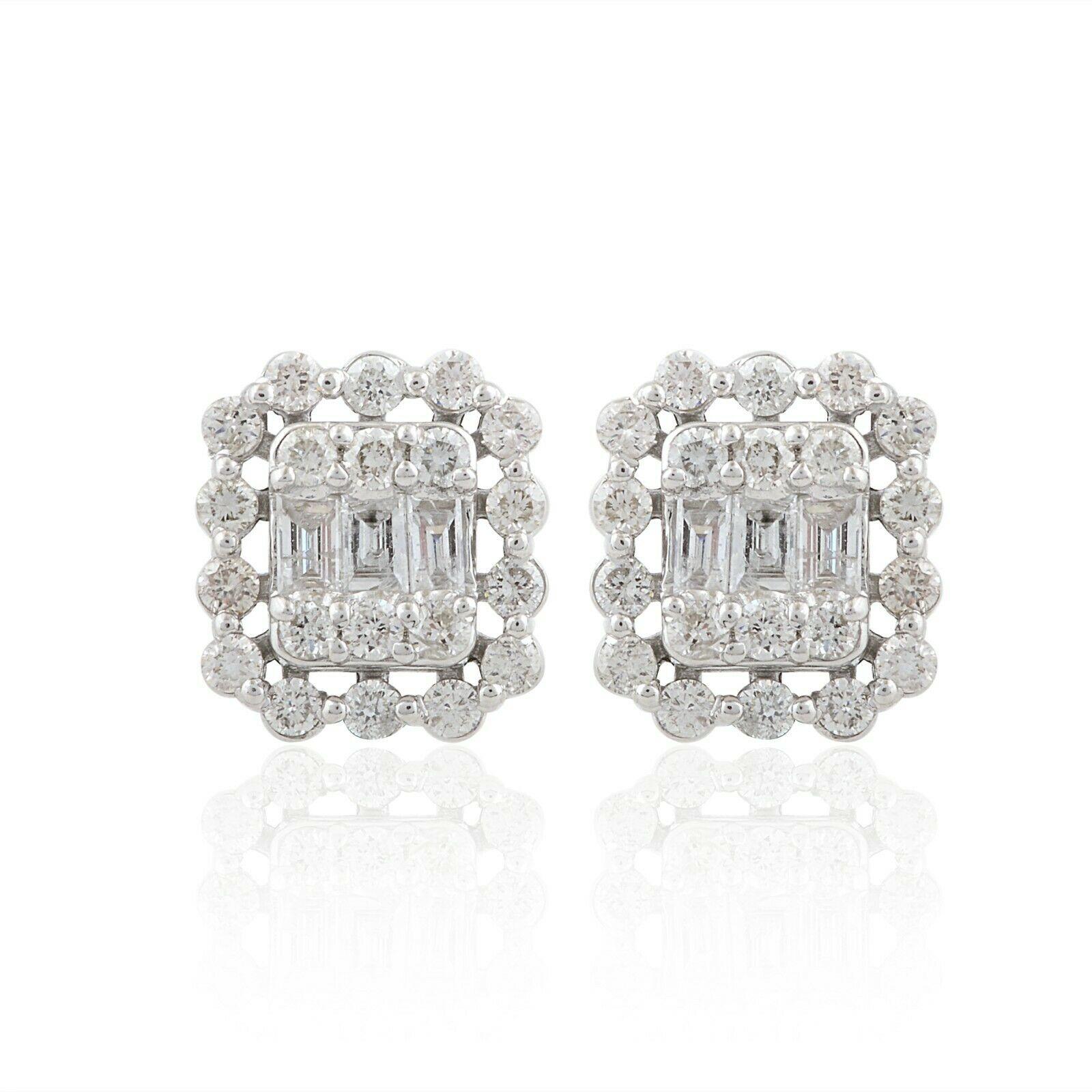 14 Karat Gold Baguette Diamond Rectangle Stud Earrings In New Condition For Sale In Hoffman Estate, IL