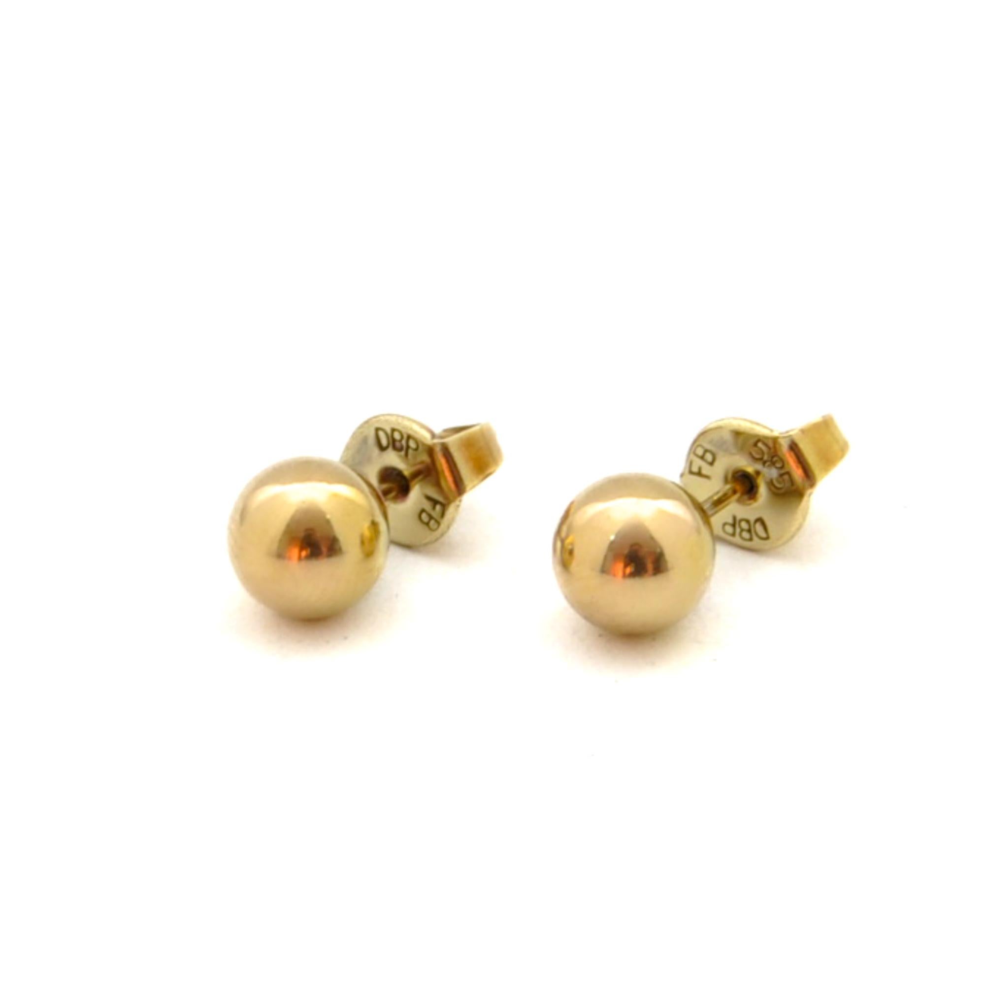 14 carot gold earrings