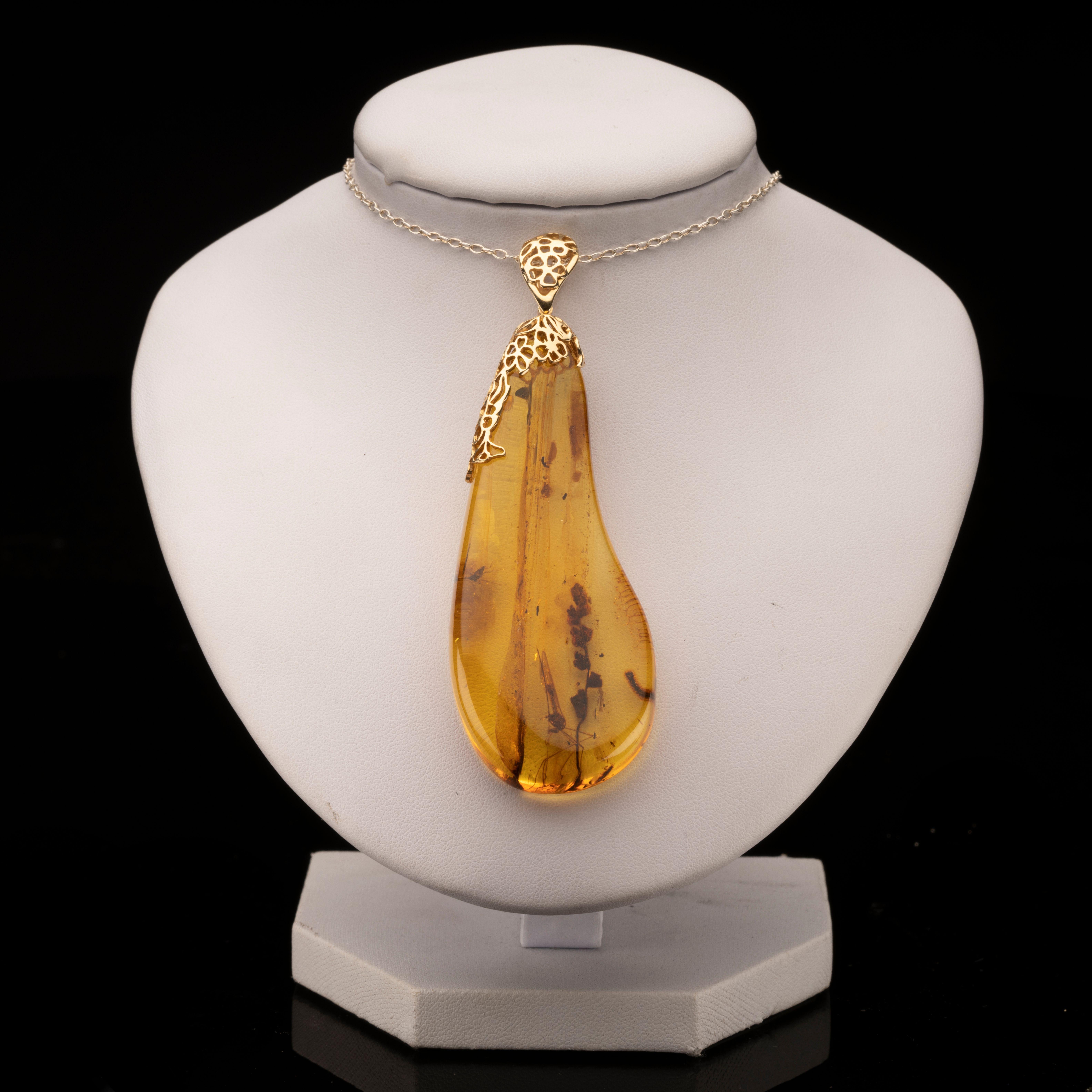 Pendentif d'ambre baltique en or 14 carats avec Mosquito Neuf - En vente à New York, NY