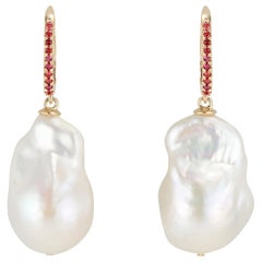 Boucles d'oreilles en or 14 carats avec perles baroques et saphirs orange flamboyants