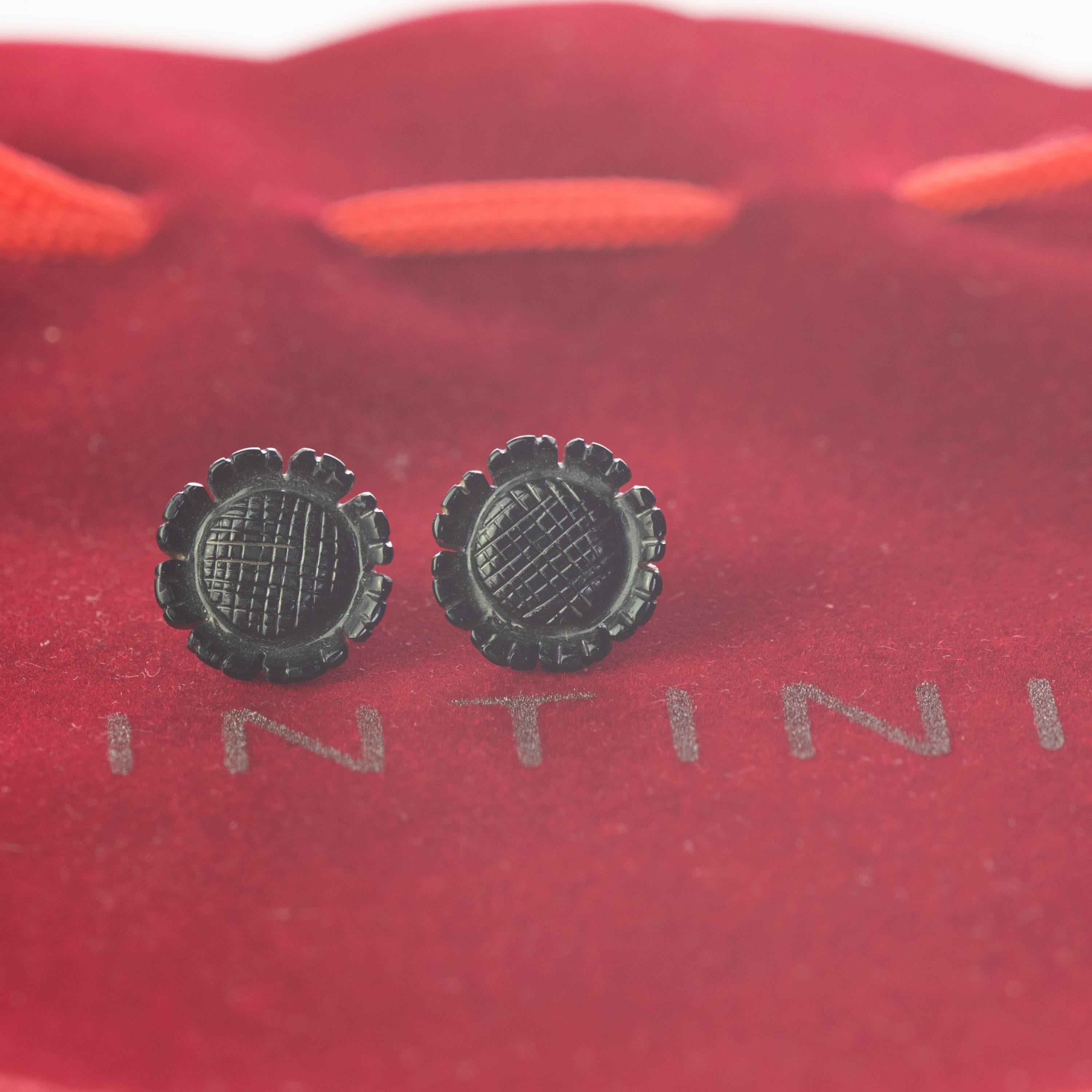 Clous d'oreilles en or 14 carats avec fleur d'agate noire sculptée à la main, fabrication italienne en vente 1