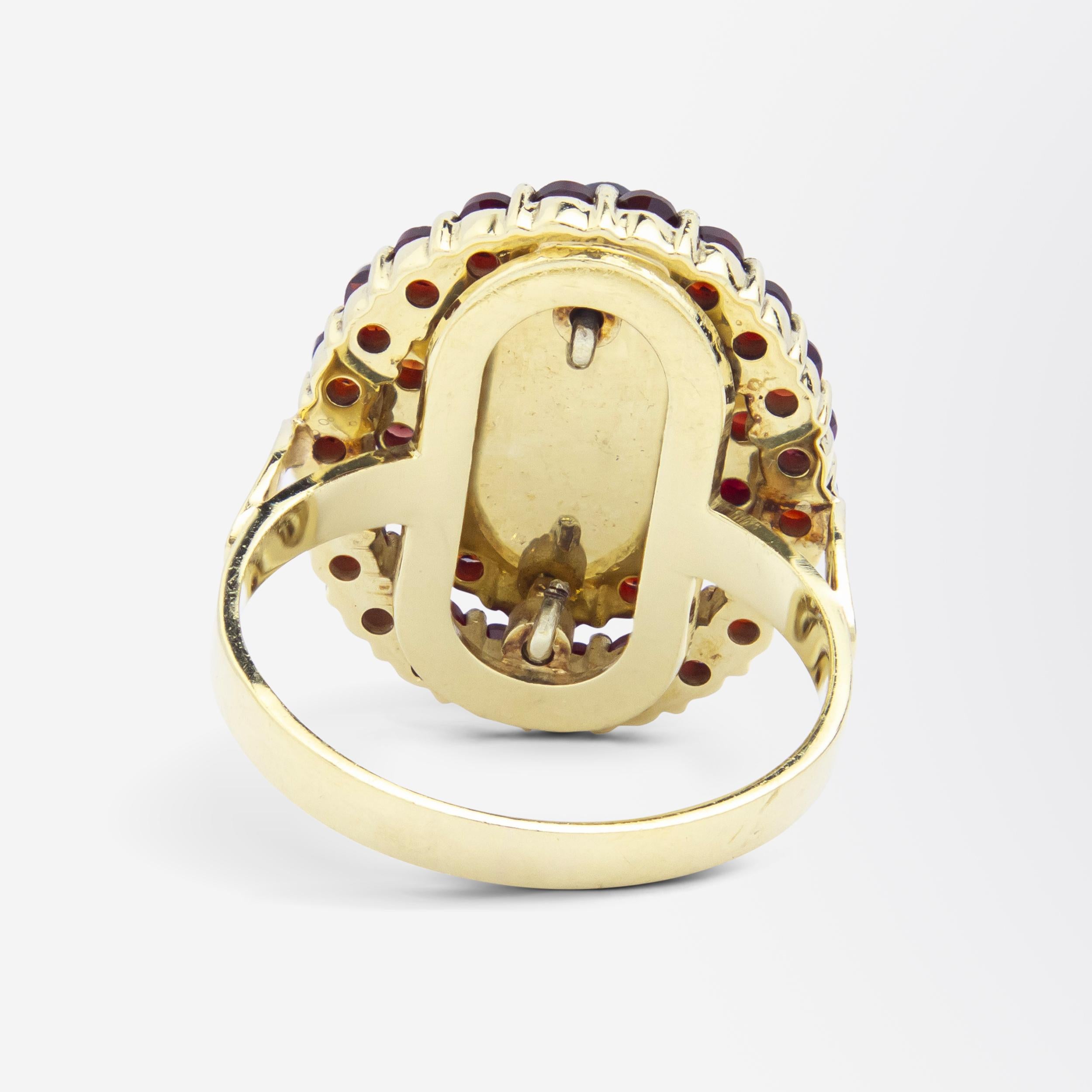 Anello a grappolo in oro 14 carati e granato di Boemia In condizioni buone in vendita a Brisbane City, QLD