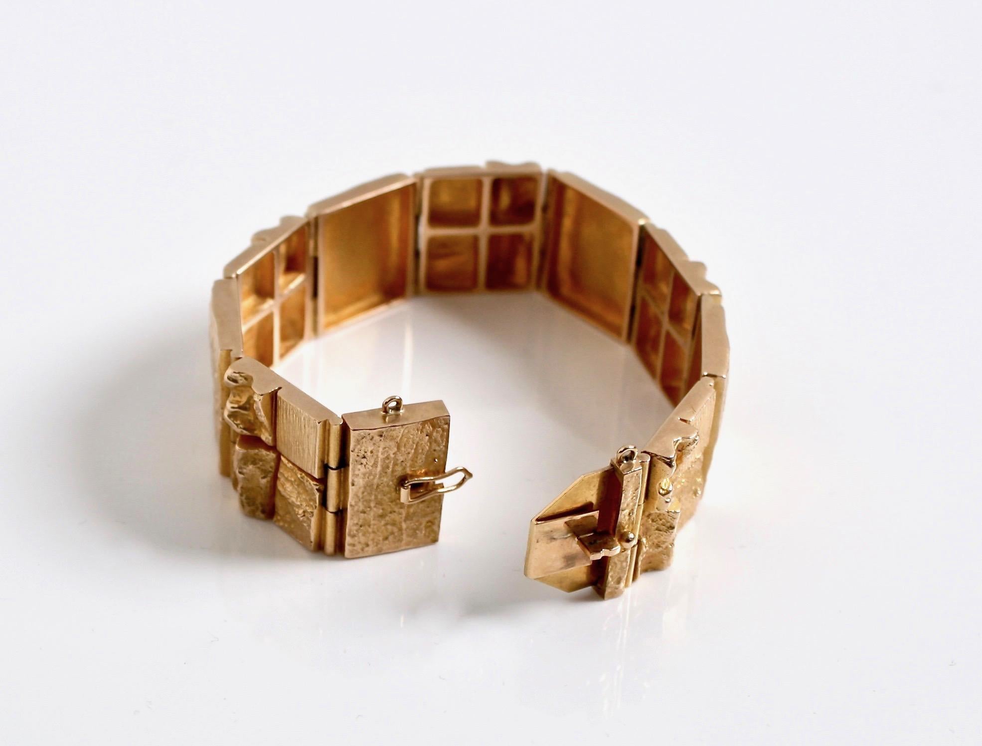 14 Karat Gold Bracelet Designed by Bjorn Weckstrom, Finland In Good Condition For Sale In London, GB