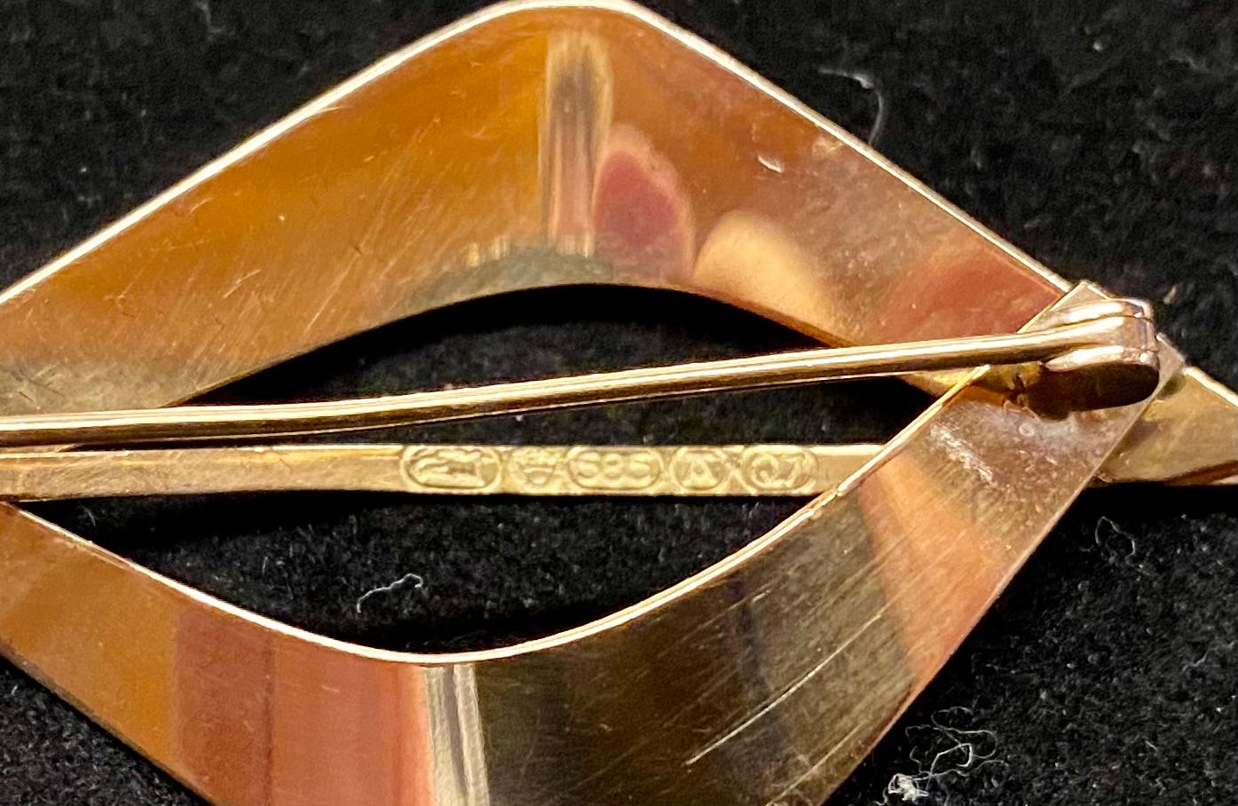 Modernist 14 Karat Gold Brooch Auran Kultaseppä Turku, Finland, 1969 For Sale