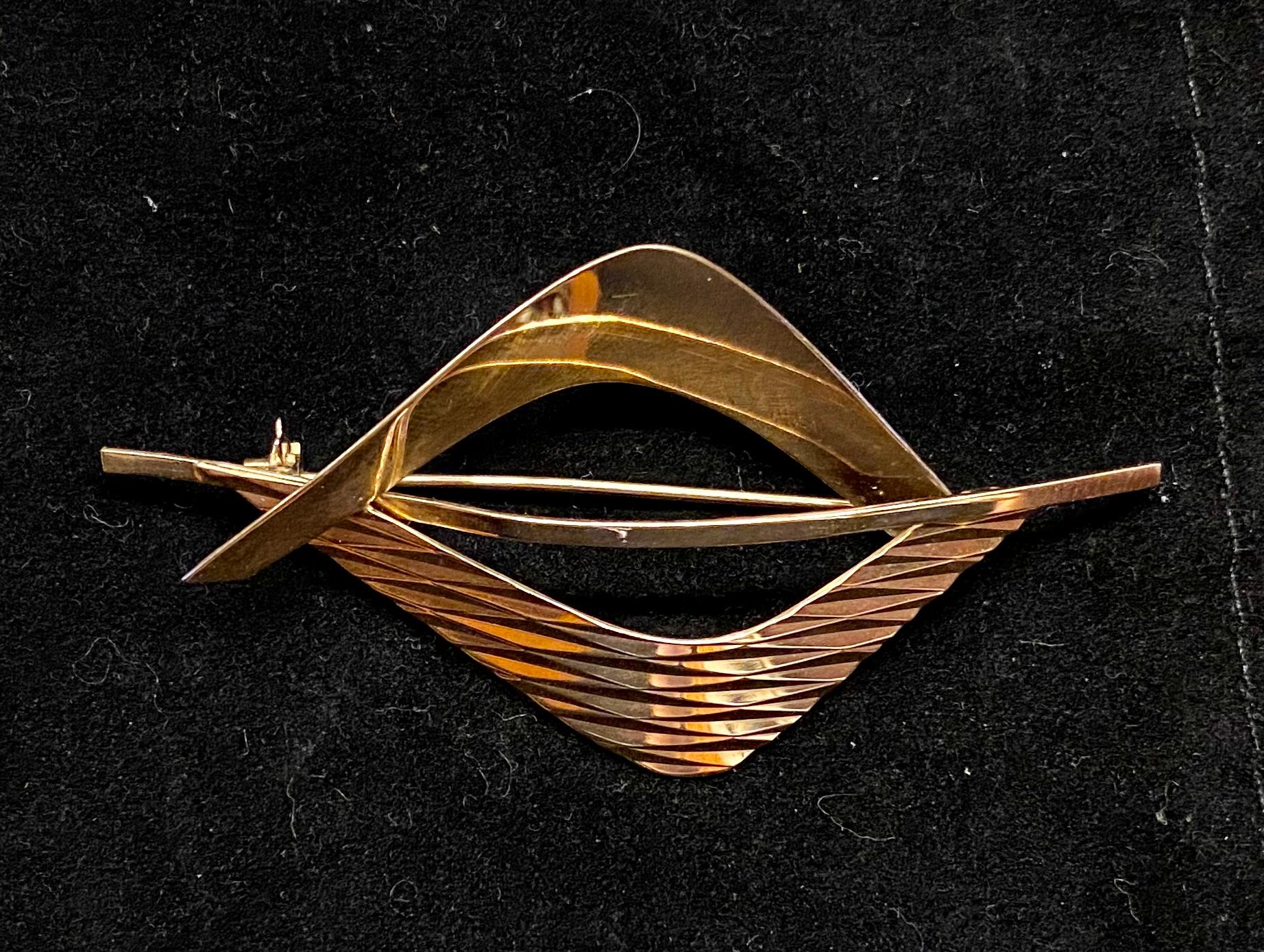 Women's or Men's 14 Karat Gold Brooch Auran Kultaseppä Turku, Finland, 1969 For Sale