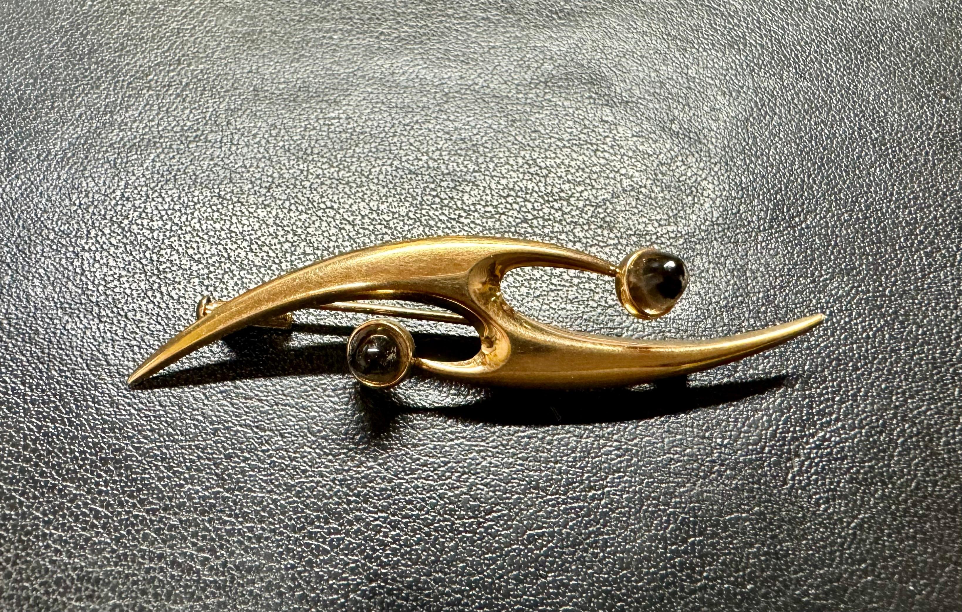 Modernist 14 Karat Gold Brooch by Elis Kauppi for Kupittaan Kulta, Finland, 1960  For Sale