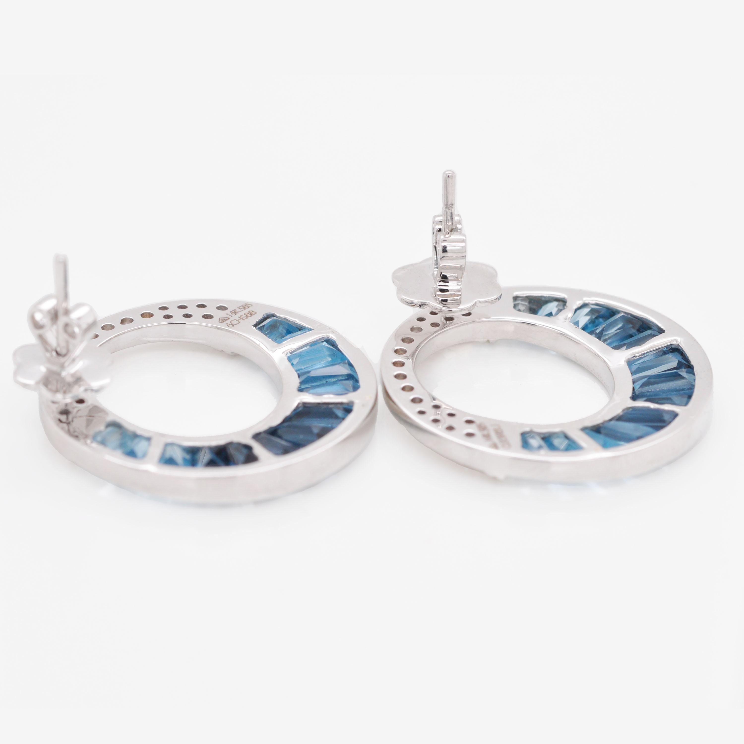 14 Karat Gold Calibre Cut Blue Topaz Baguette Diamond Circular Stud Earrings im Angebot 1