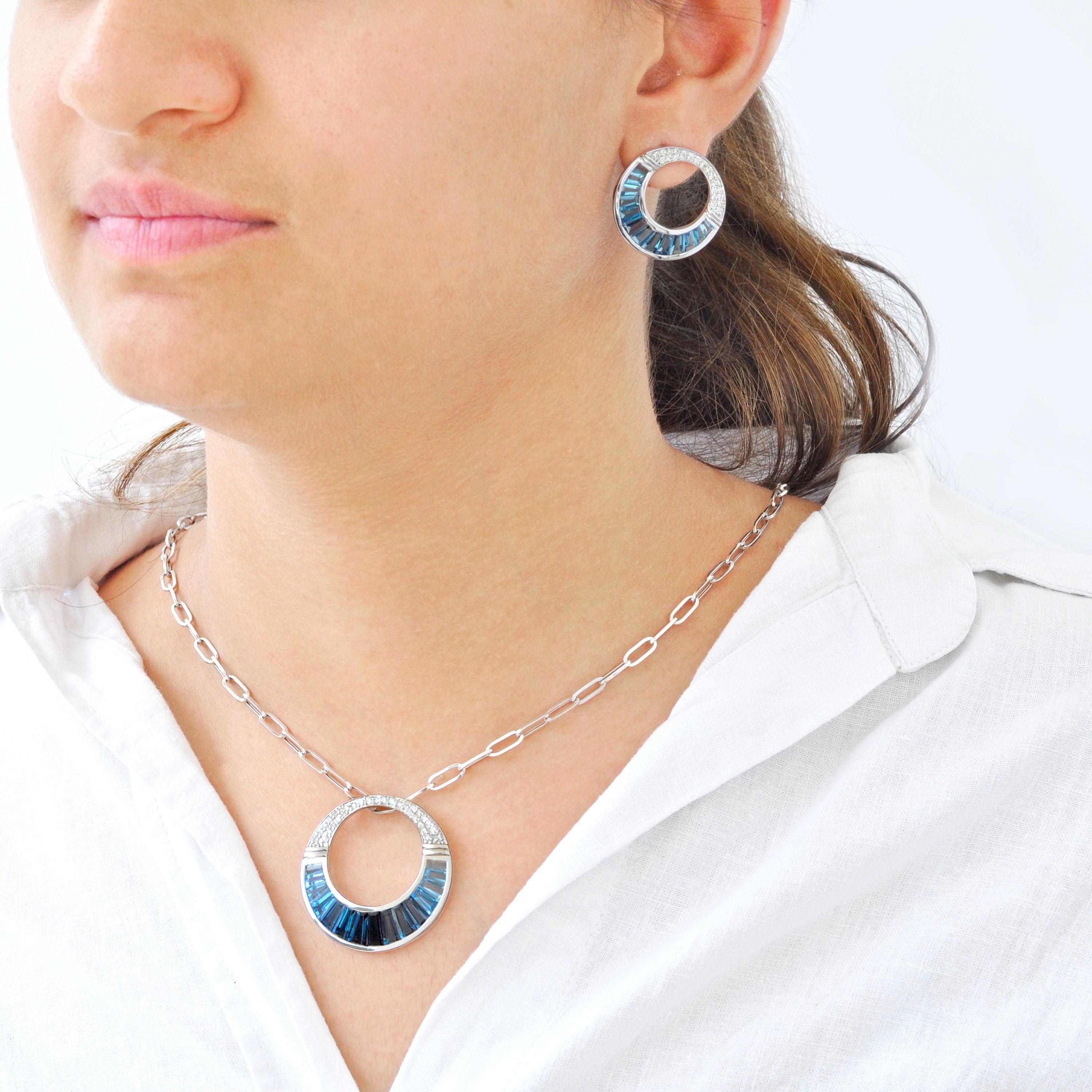 14 Karat Gold Calibre Cut Blue Topaz Diamond Hand-Crafted Earring Pendant Set (Art déco) im Angebot