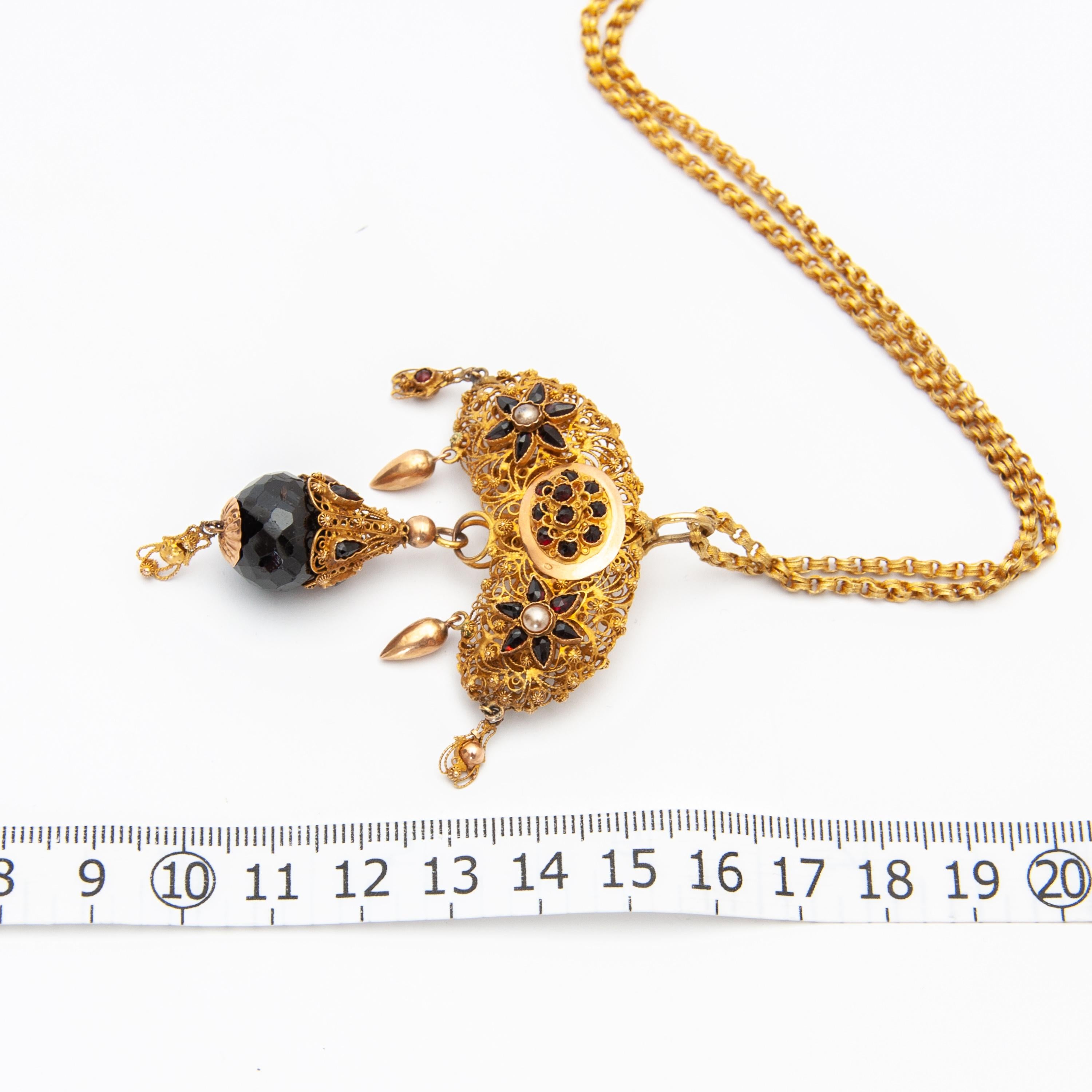 Antique 1890's 14K Gold Filigree Garnet Pendant Necklace For Sale 4