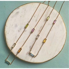 Collar de Cadena de Oro de 14 Kilates con Baguettes de Piedras Multicolor