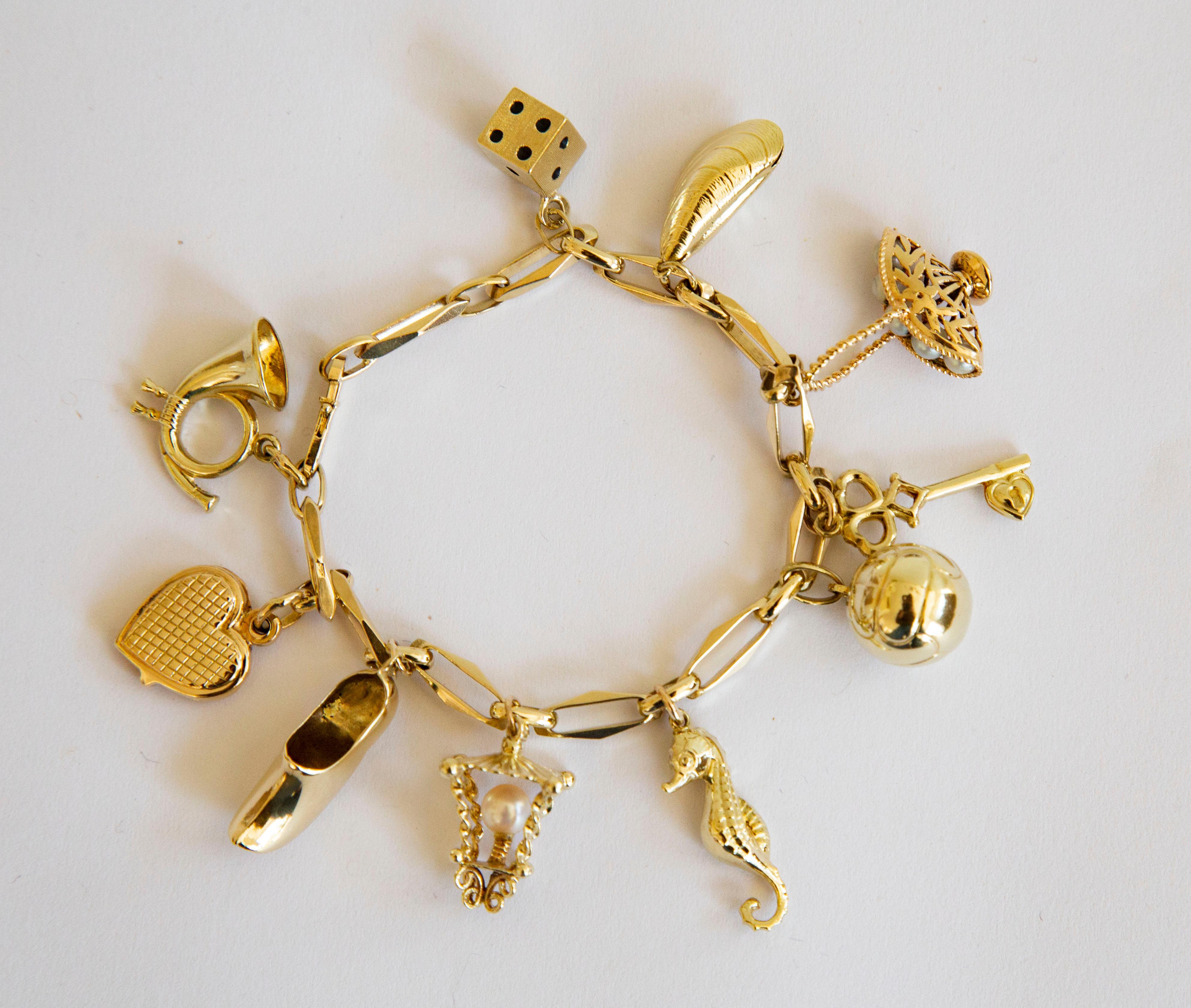 14 Karat Gold-Charm-Armband Mitte des 20. Jahrhunderts im Angebot 2