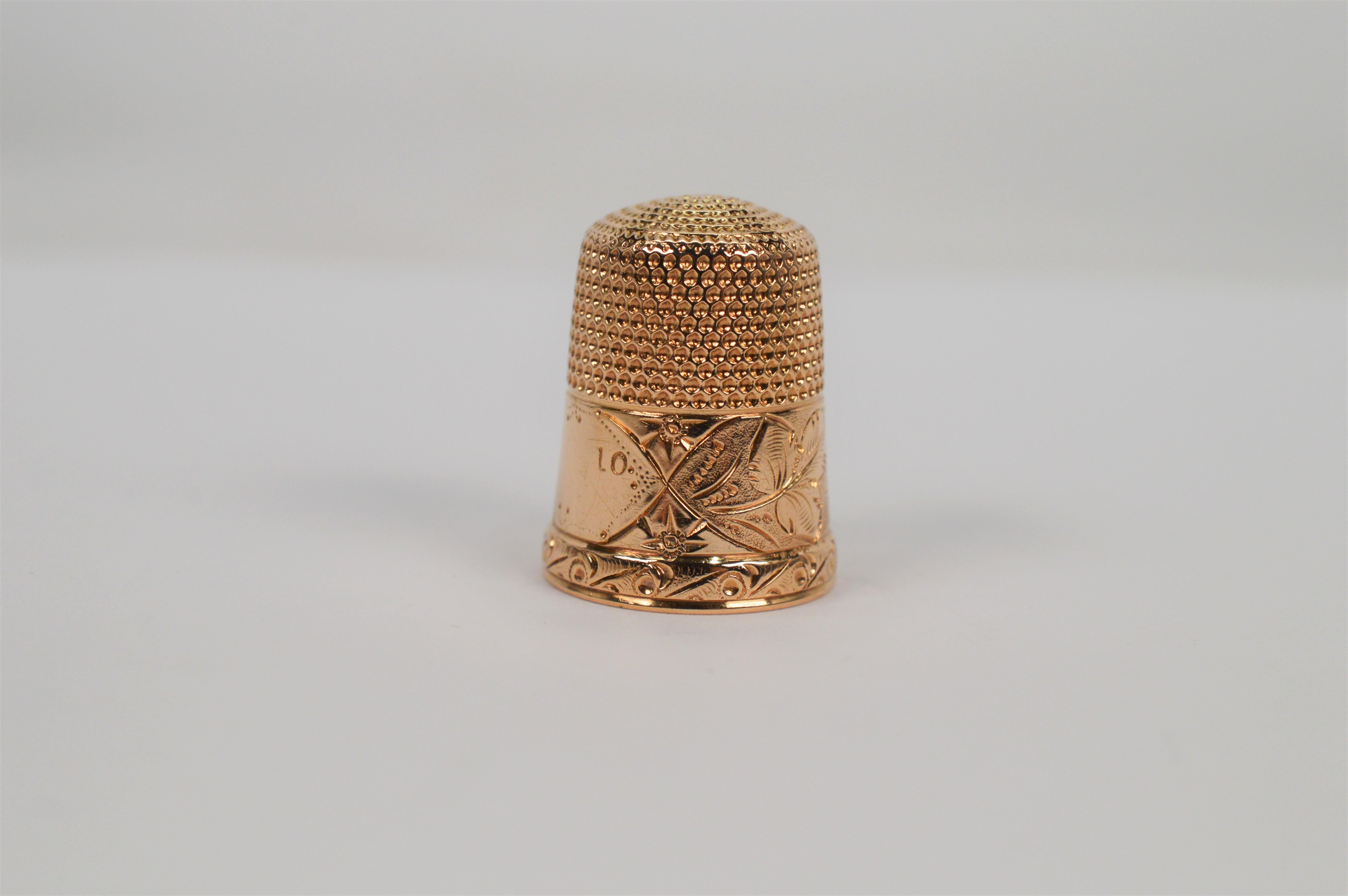 14 Karat Gold Collectable Sewing Thimble In Excellent Condition In Mount Kisco, NY