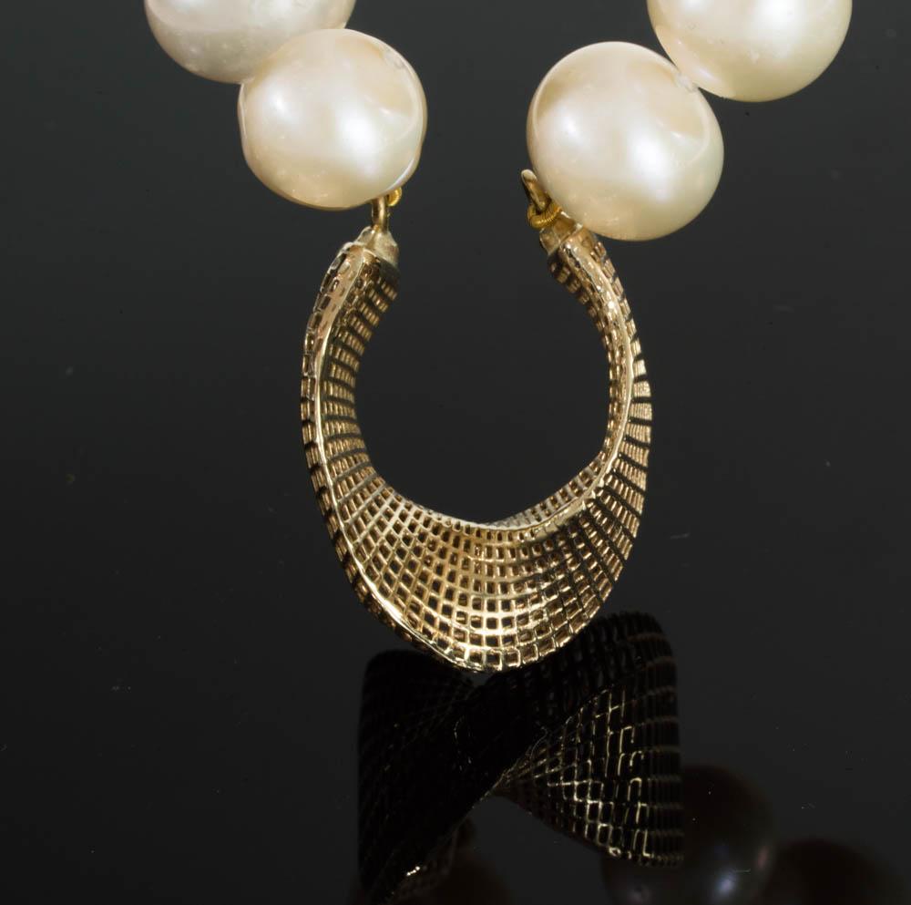 14 Karat Gold Cream Freshwater Pearls, Net Mobius Center Piece For Sale 1