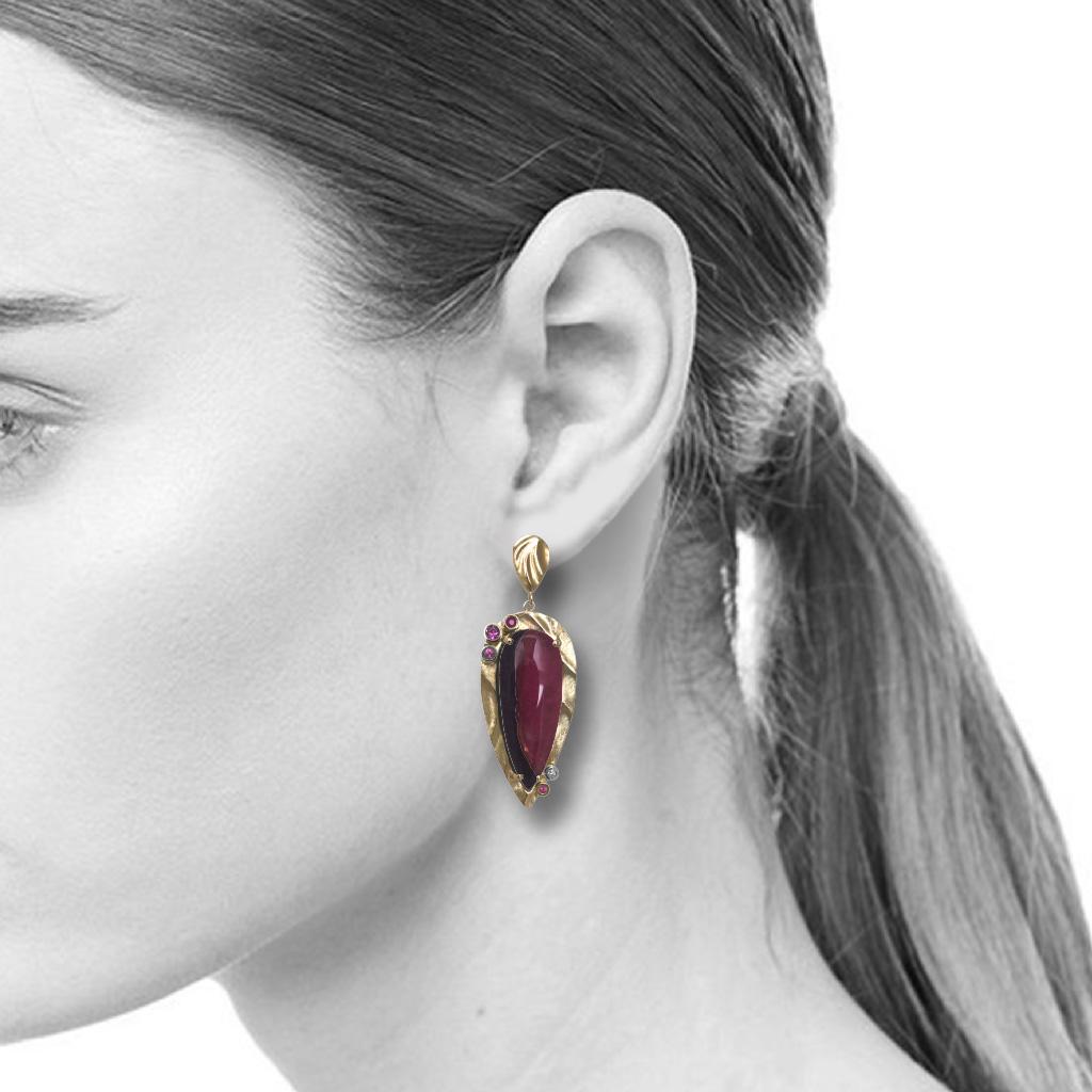 Contemporary 14 Karat Gold Dangle Earrings with 17.2 Carat Bi-Color Pink Tourmaline