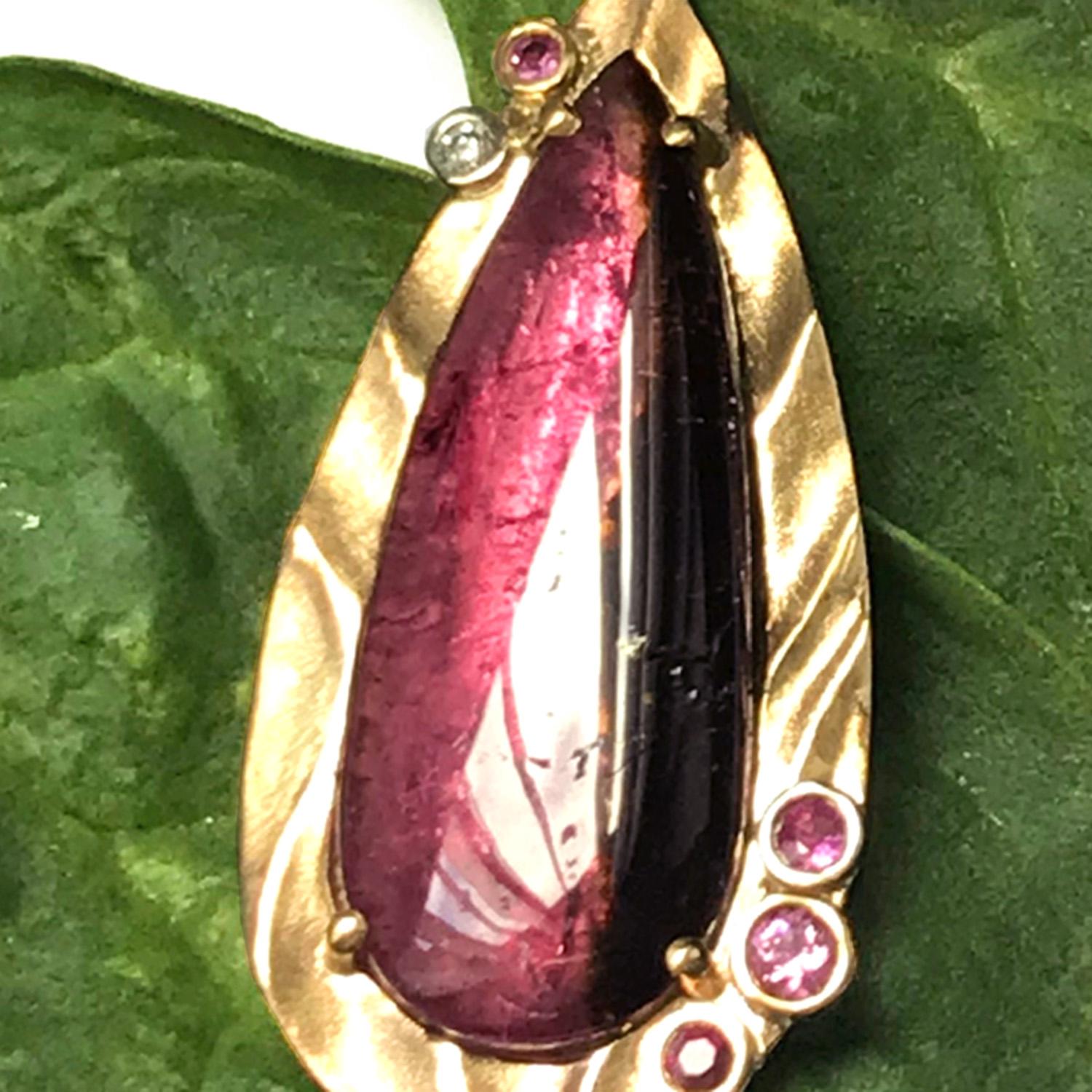 14 Karat Gold Dangle Earrings with 17.2 Carat Bi-Color Pink Tourmaline In New Condition In New York, NY