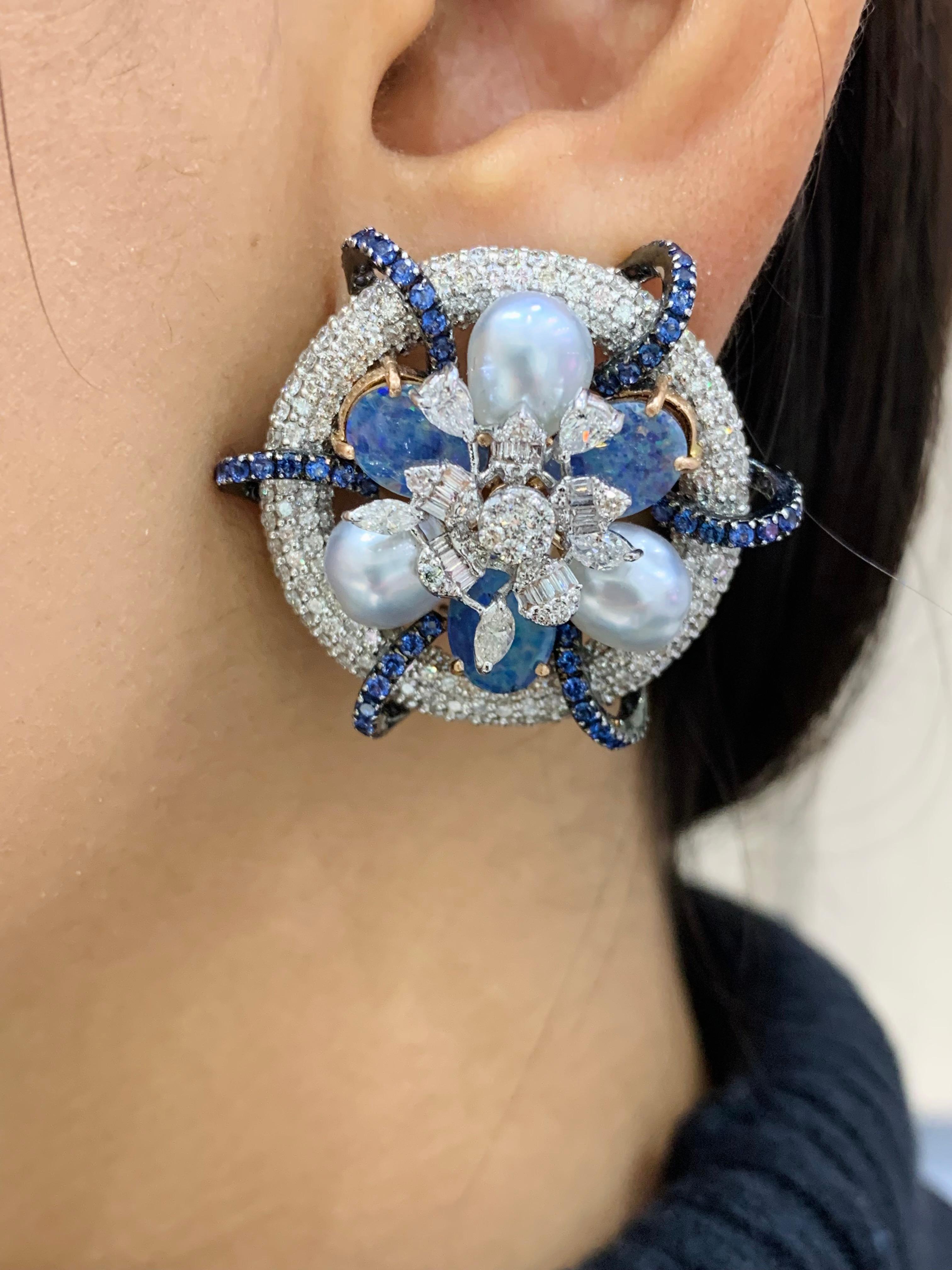 Contemporain Boucles d'oreilles en or 14 carats avec diamant de couleur en vente