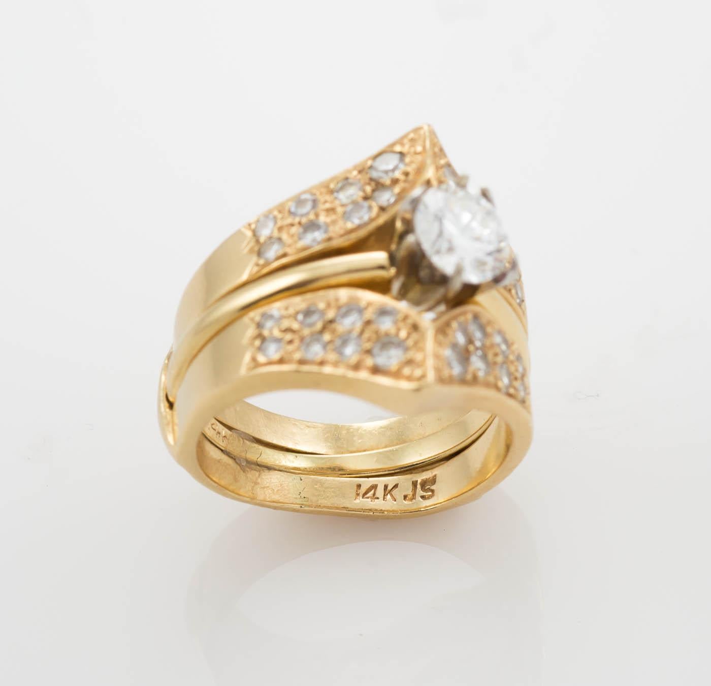Bague solitaire à diamant pour femme en or jaune 14k.
Estampillé 14k et pèse 2 grammes.
Le diamant est un brillant rond, 0,58 carat, couleur F, clarté Vs1, très bonne taille, rapport GIA n° 1176461707.
Le diamant est serti dans un cadre de style