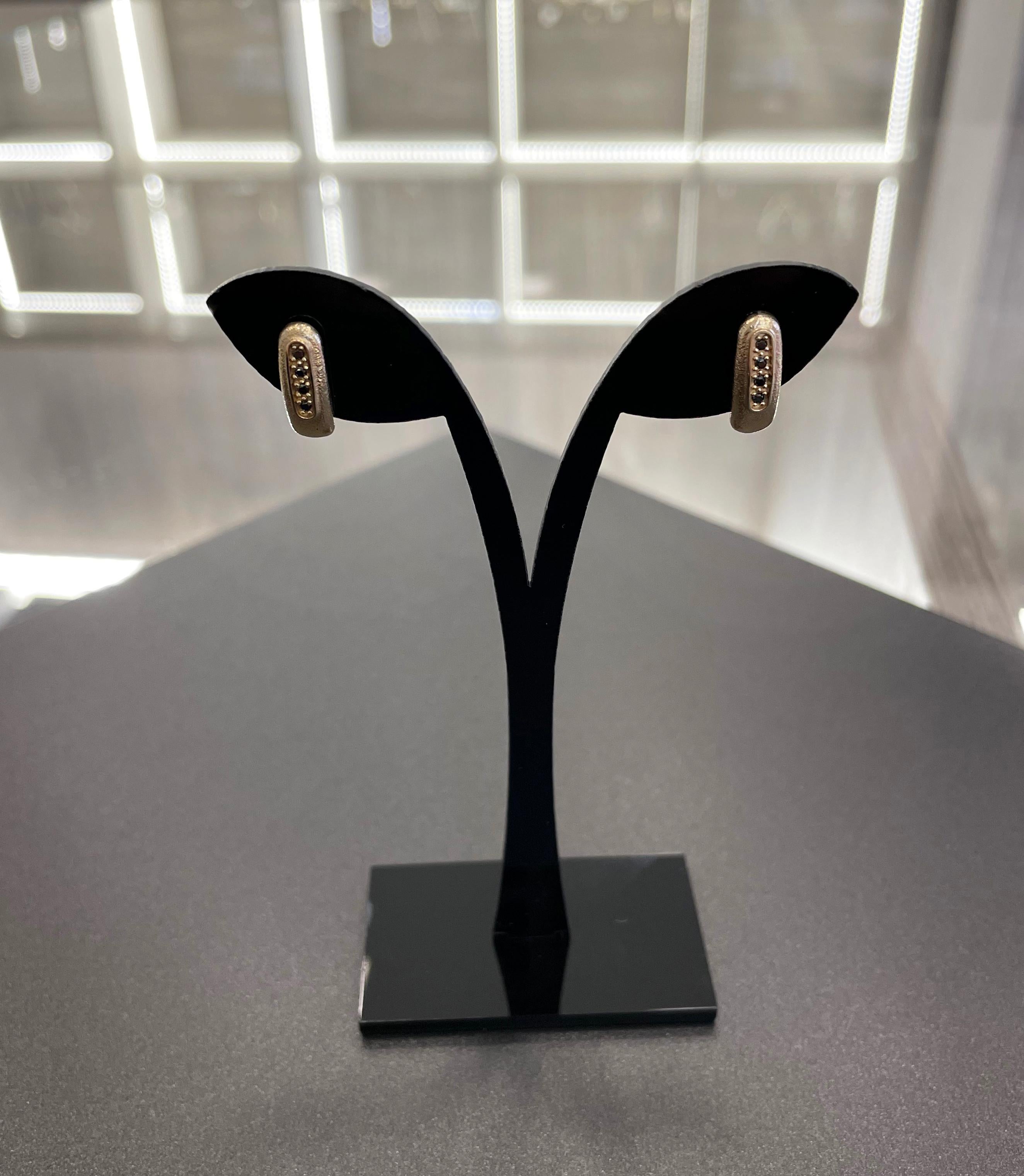 14-Karat Gold Earrings with 8 Black Diamonds In New Condition For Sale In Kaunas, LT