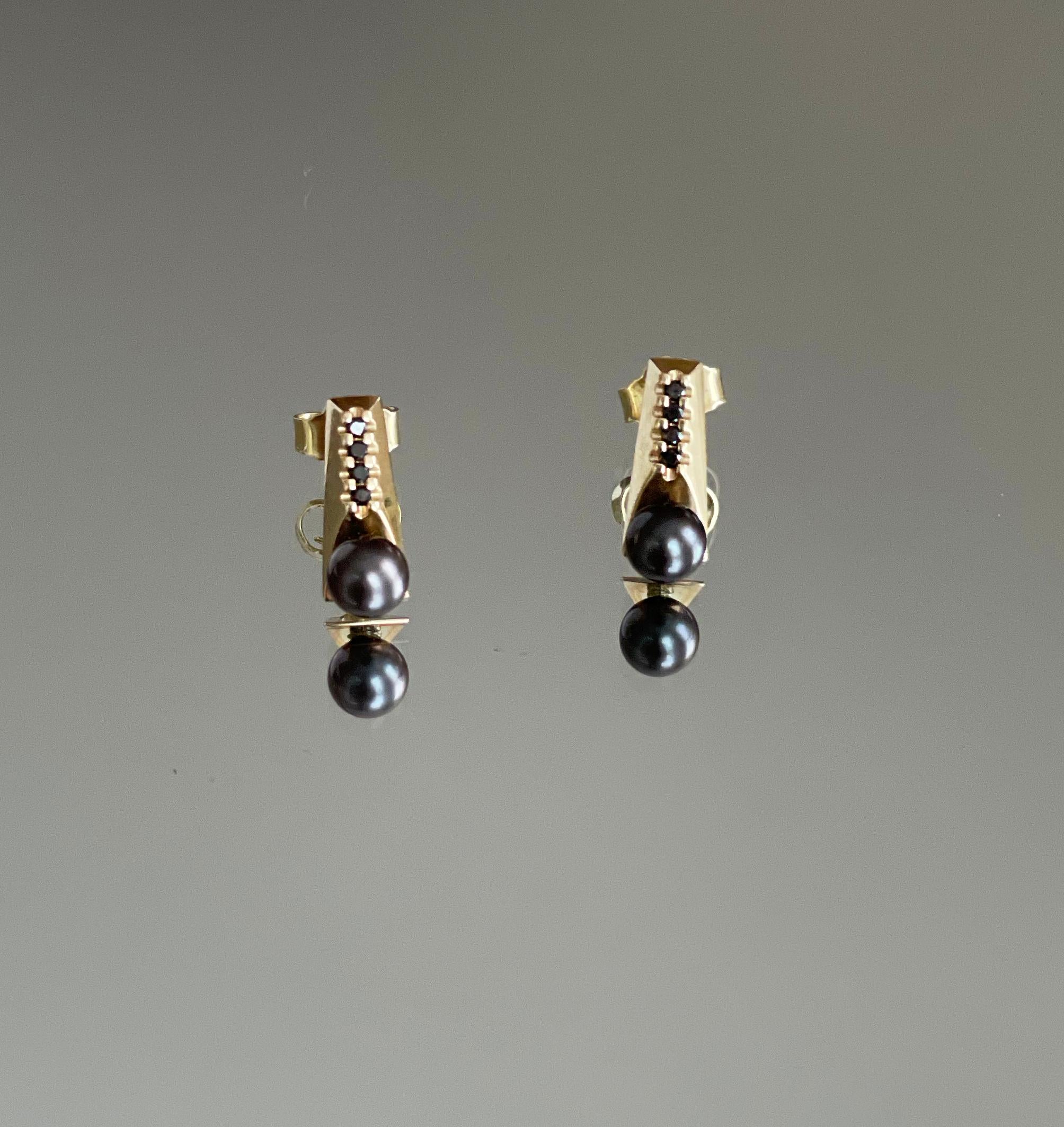 14-Karat Gold Earrings with 8 Diamonds and Black Pearls In New Condition For Sale In Kaunas, LT