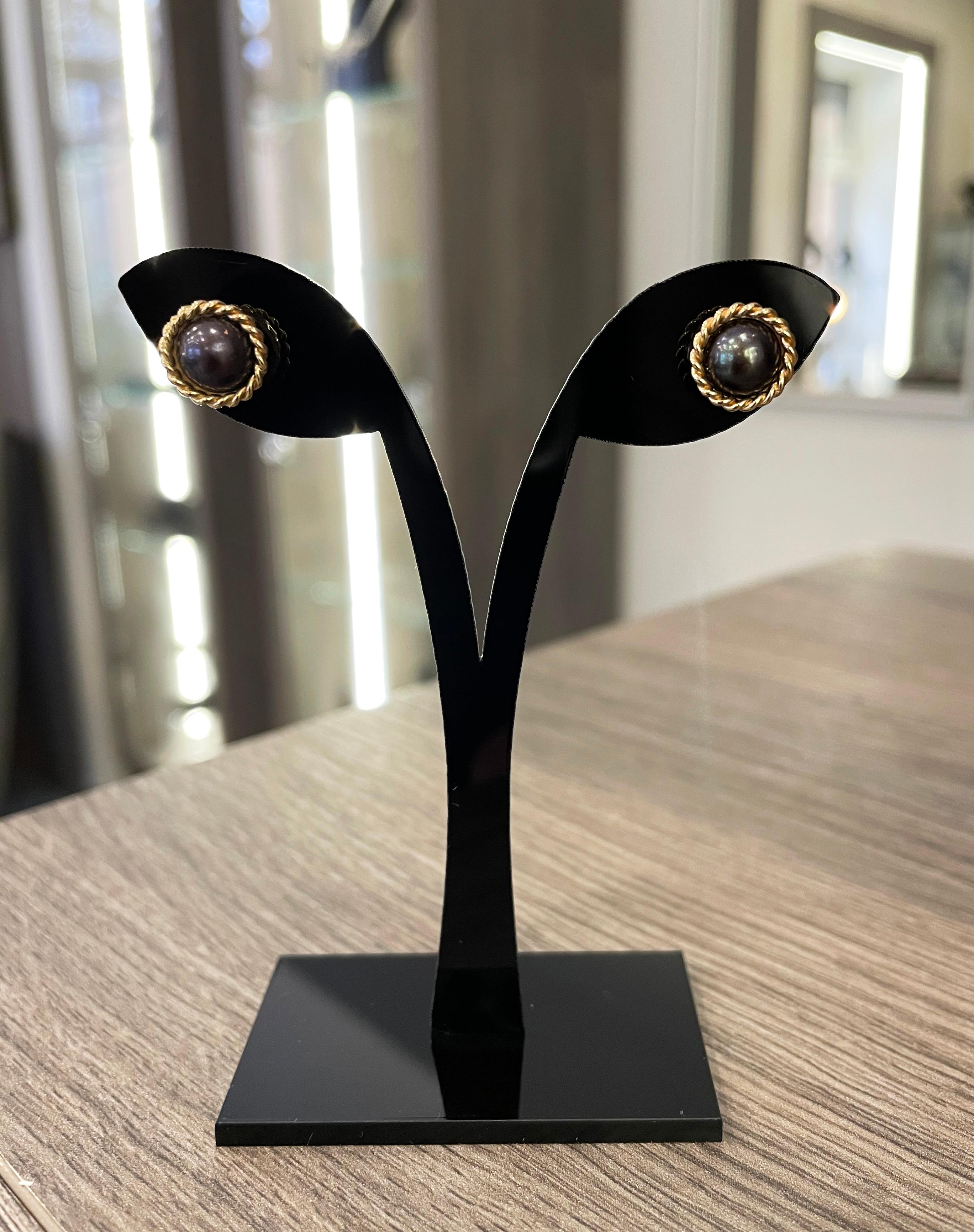 Contemporary 14-Karat Gold Earrings with Black Pearls For Sale
