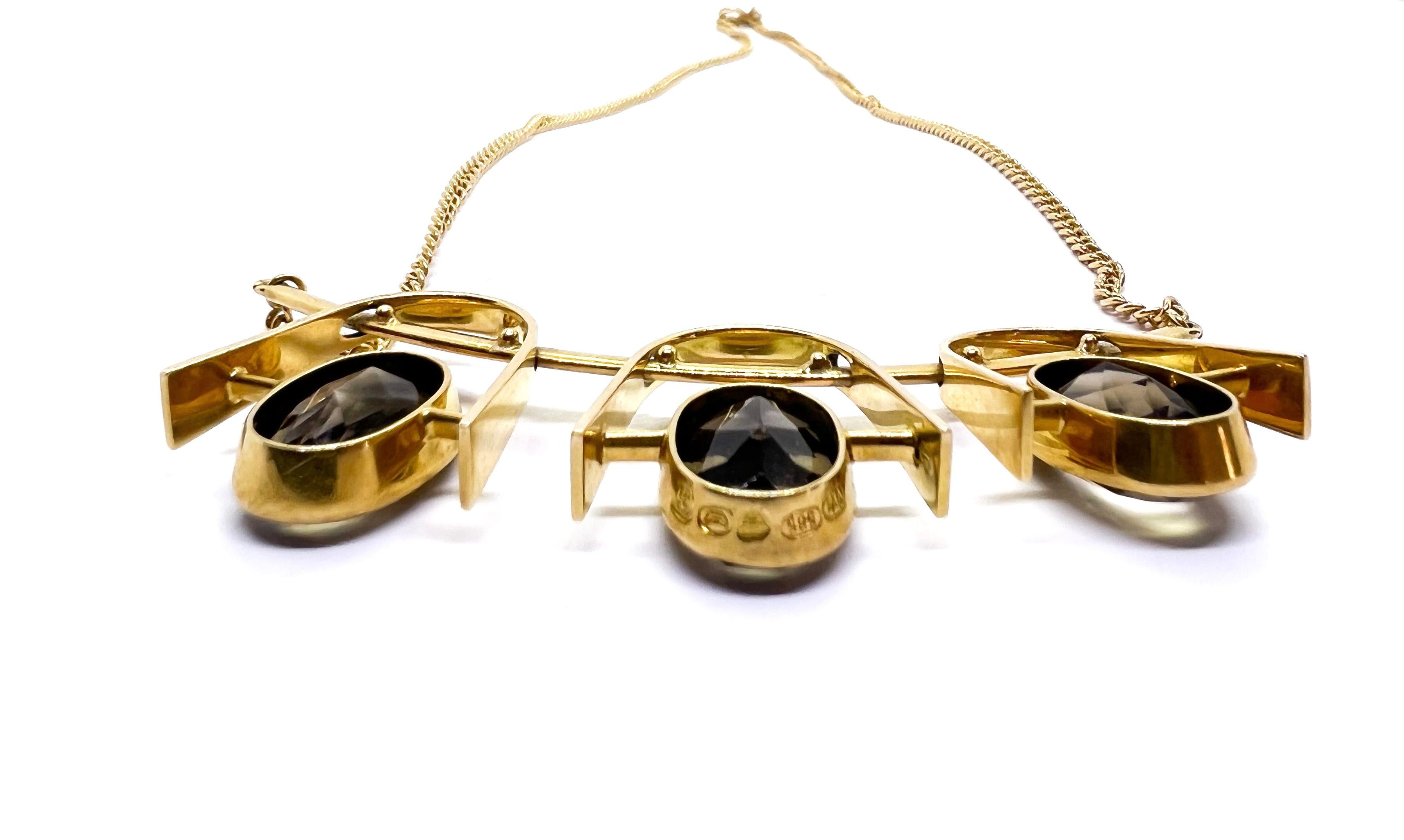 14 Karat Gold Eero Rislakki Stone Necklace 1960 Made in Finland.
585 Gold, Maker NW, Helsinki Eino Westerback.
The jewelry is in great condition, almost like new.
A very rare find.
Stones Most likely Smoky Quartz.
Length 41.5cm, weight 16.6g

A