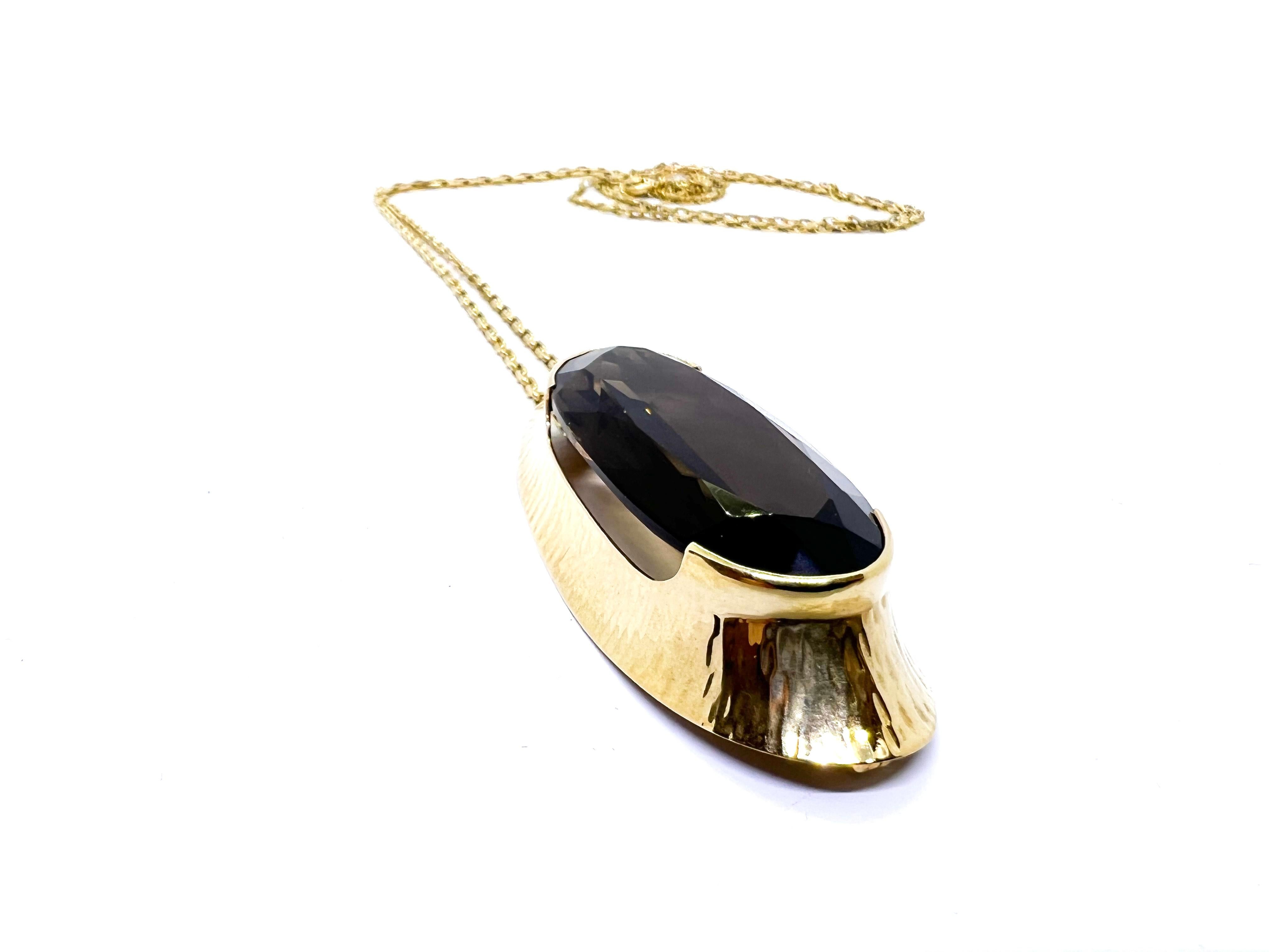 14 Karat Gold Elis Kauppi Kupittaan Kulta Brooch. Really big Smoky Quartz. Weight 13.8g
Comes with Anchor gold chain length 82.5cm thickness 2mm 14 karat Gold 585 Weight 10.3g
This can also be used as a pendant when you put the chain behind the