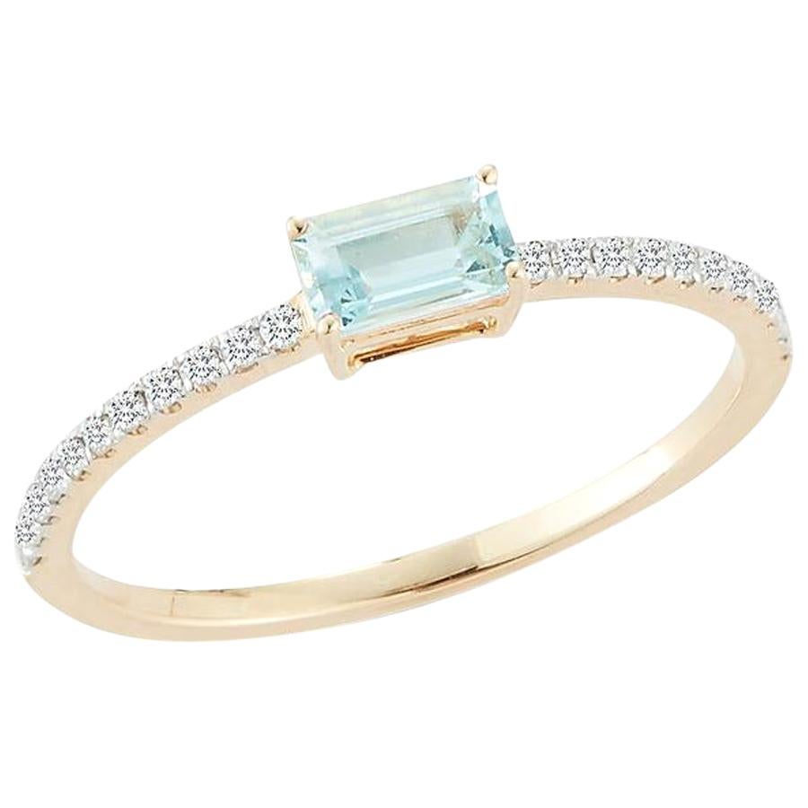 For Sale:  14 Karat Gold Emerald Cut Aquamarine Ring