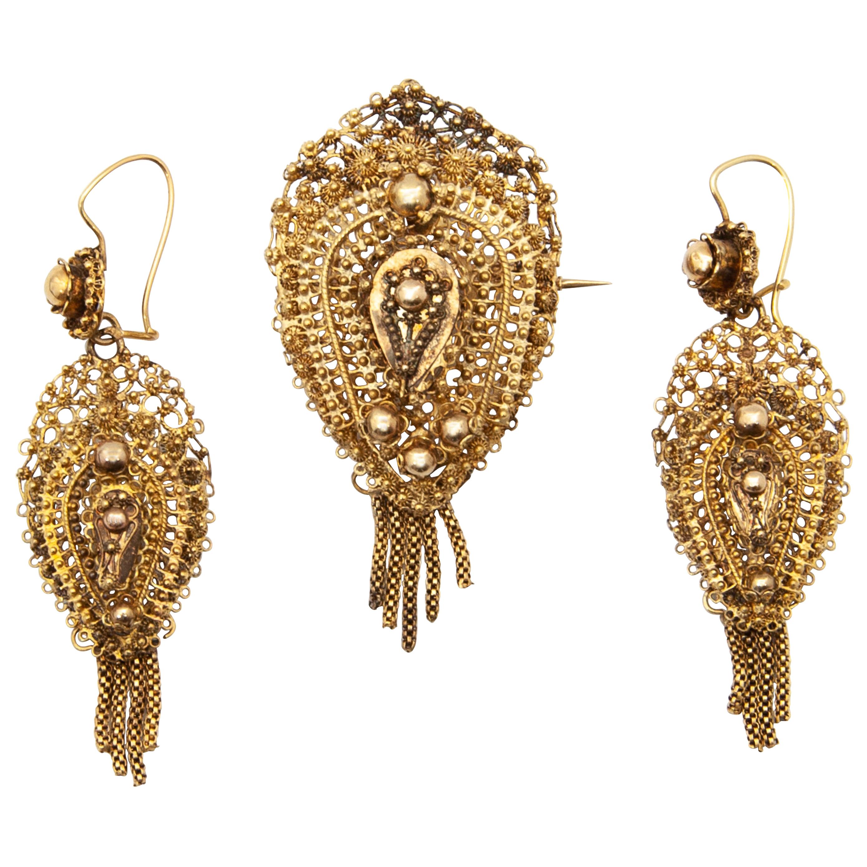 Antique 1880's 14K Gold Filigree Earrings and Brooch For Sale